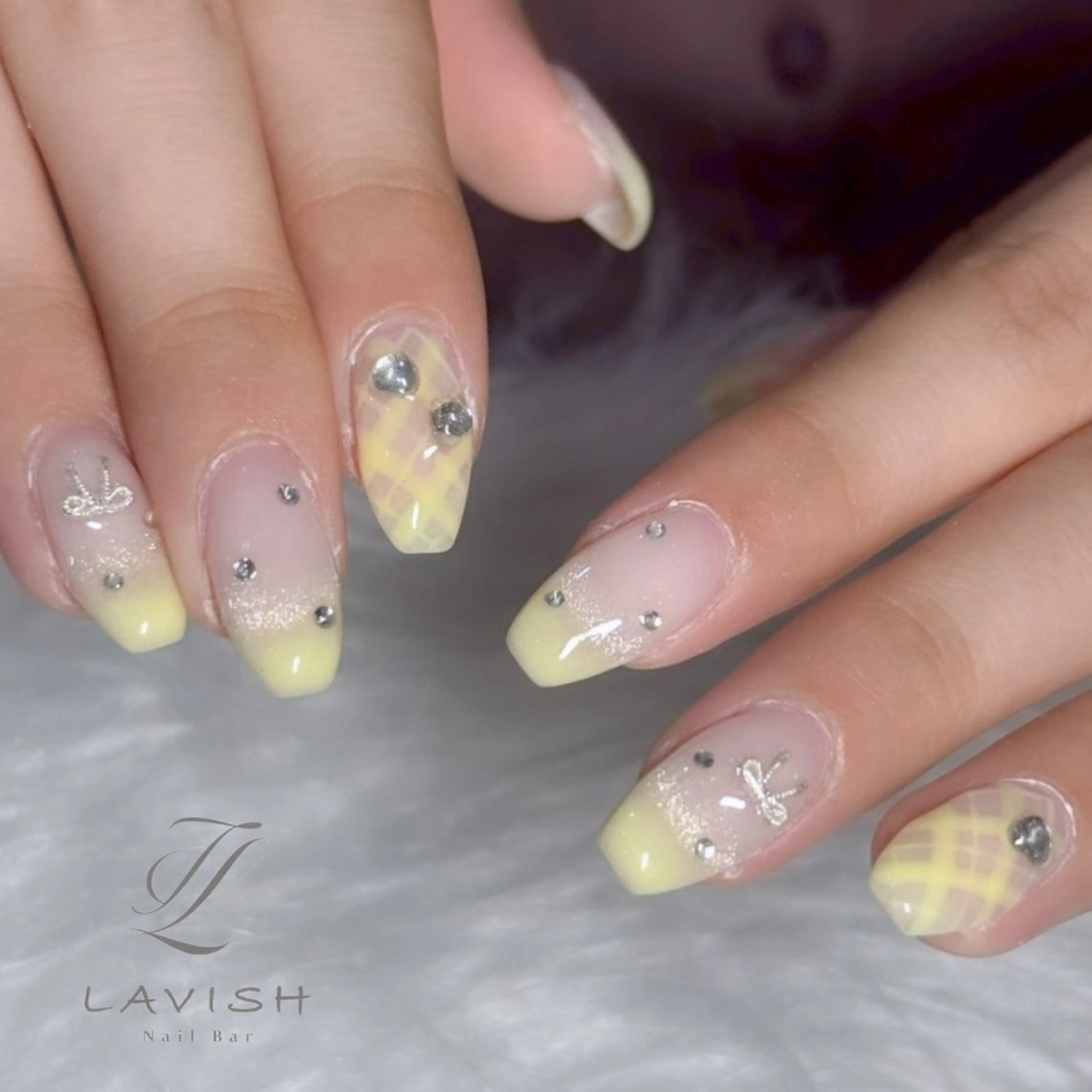 ネイル ハンドネイル フットネイル LAVISH nanamiのネイルデザイン