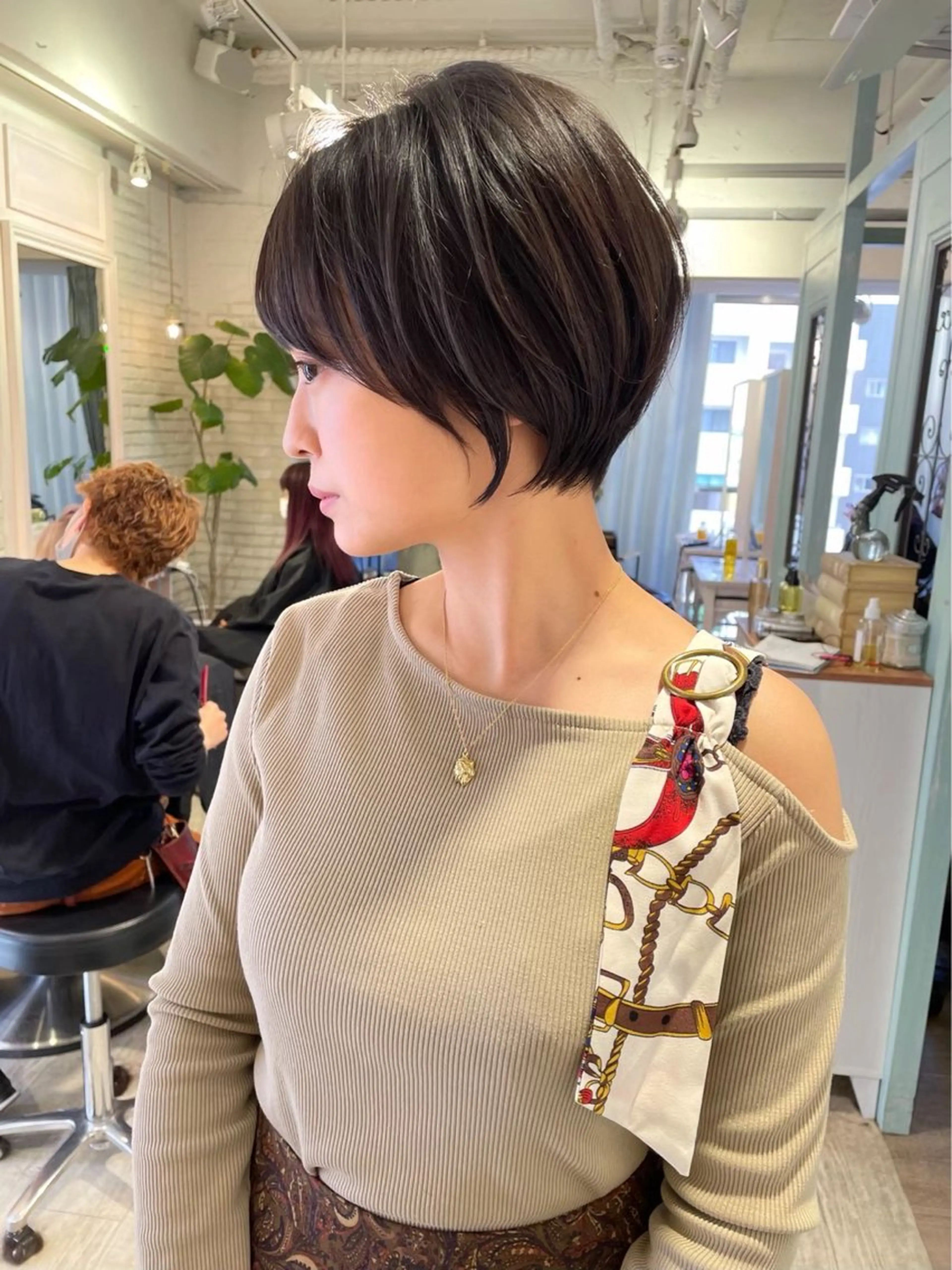 ショート くびれヘア 顔周りカット ハッシュカット 髪質改善 韓国風ヘア カット ヘアカラー トリートメント 博多ベージュ 🐻松井傑のヘアスタイル