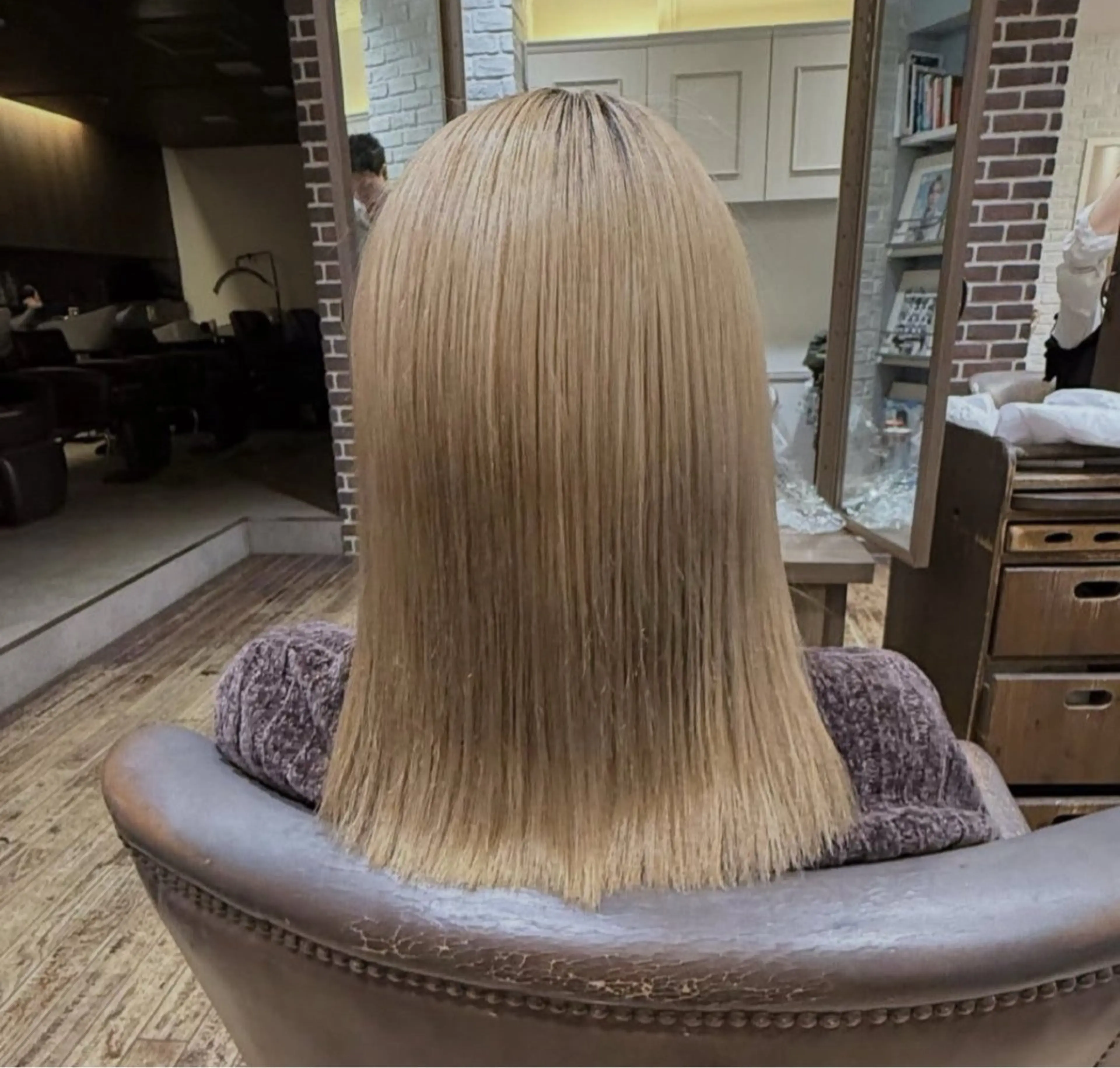 ロング 「韓国風カラー 」サナのヘアスタイル