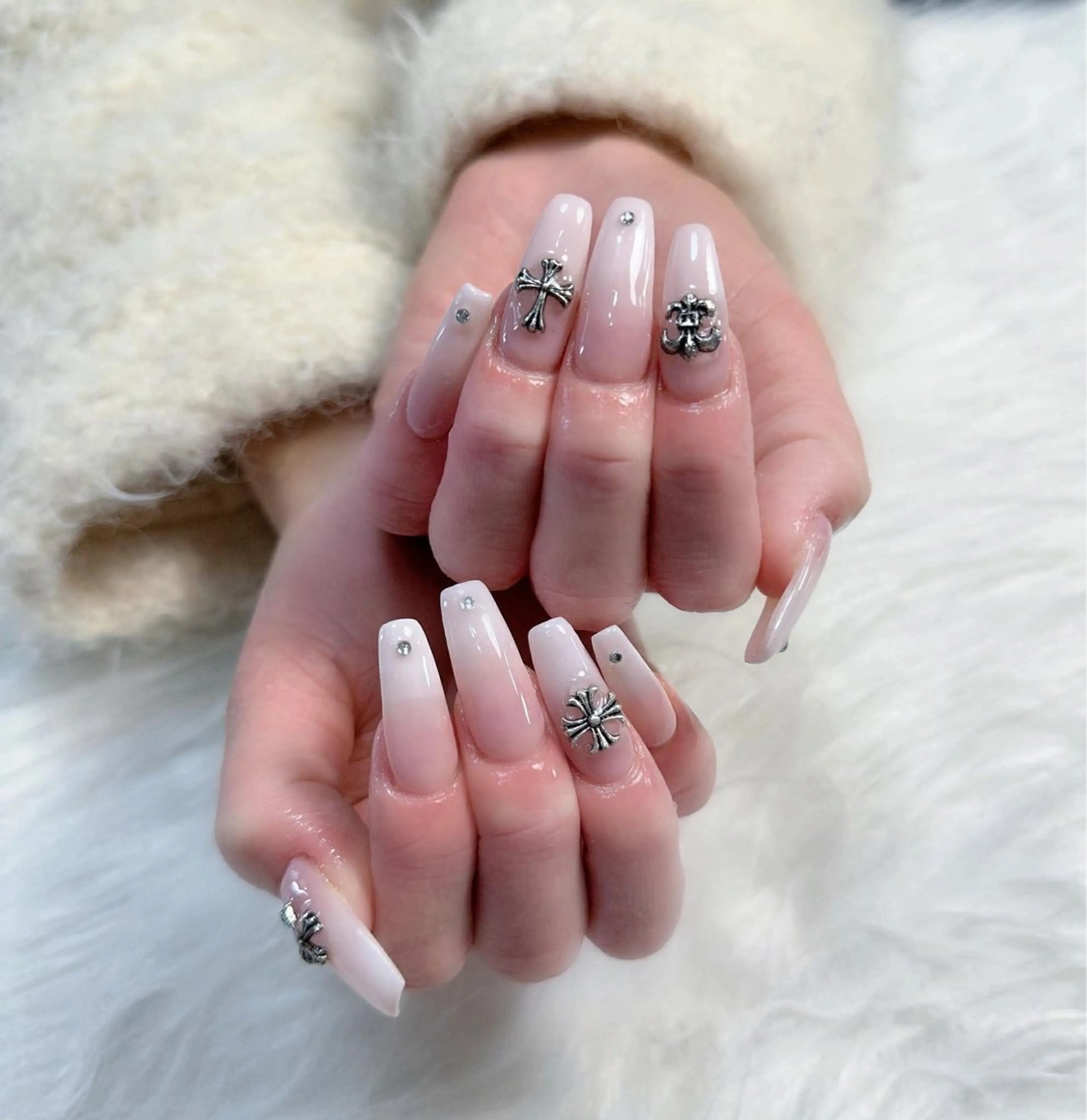 ネイル 長さ出し フレンチネイル グラデーション キラキラネイル 韓国ネイル ハンドネイル Hana Nail Salonのネイルデザイン