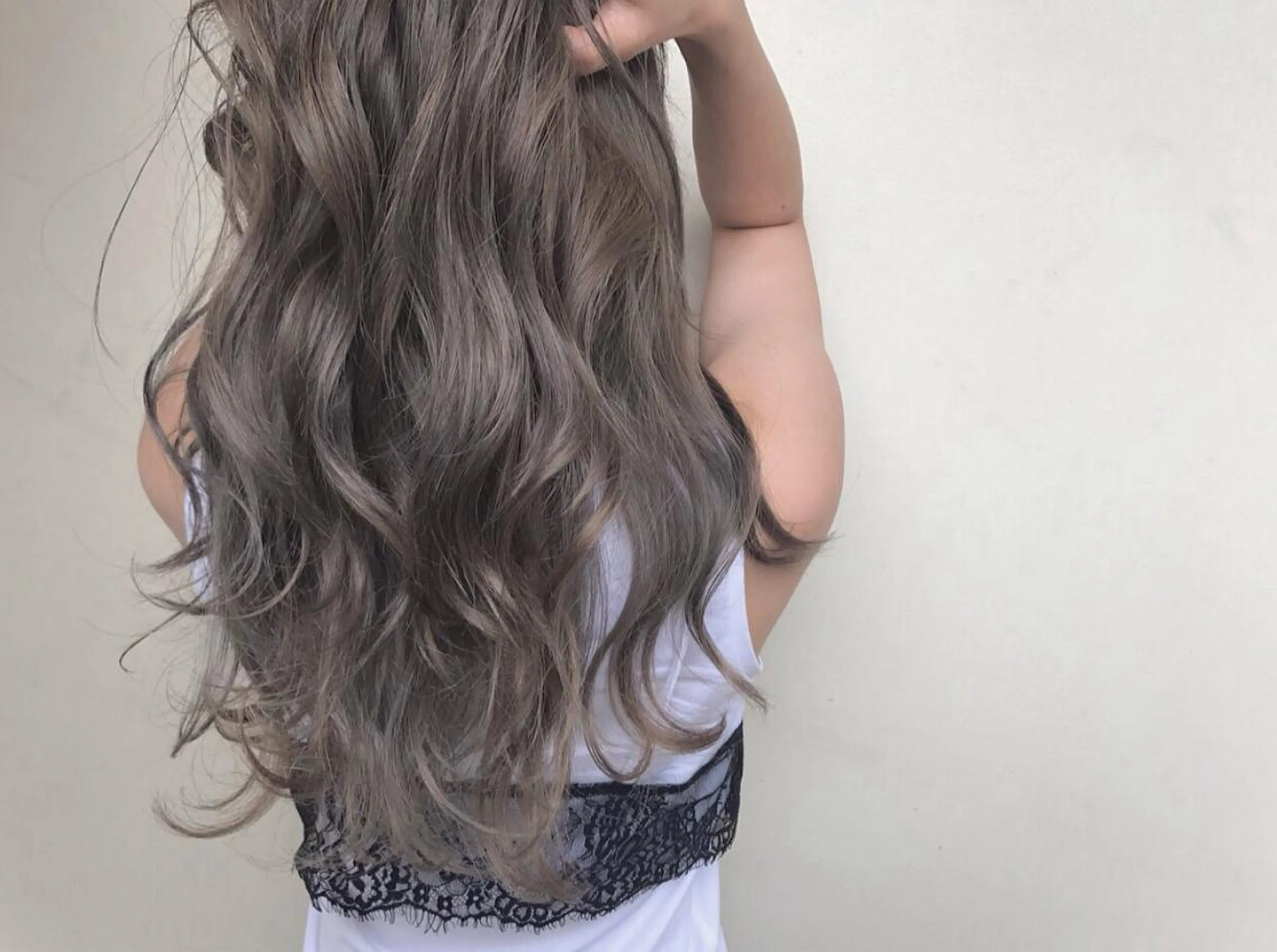ロング カラー アディクシーカラー グレージュ ヘアカラー ハイライト、レイヤー カット/西梅田/中西のヘアスタイル