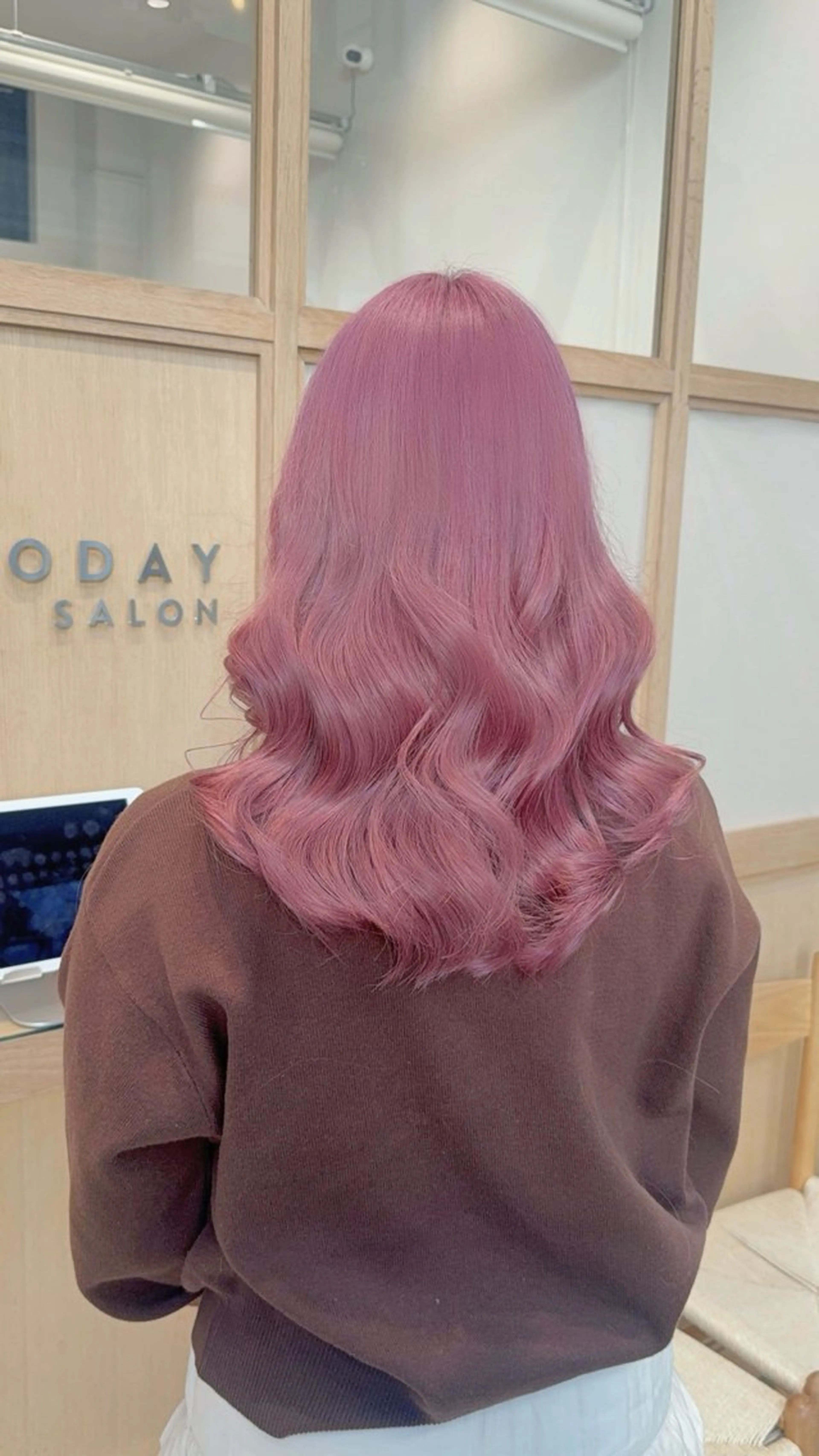 セミロング カラー ブリーチ ピンクカラー カット ヘアカラー トリートメント 🦋透明感カラー /ケアブリーチ🦋のヘアスタイル