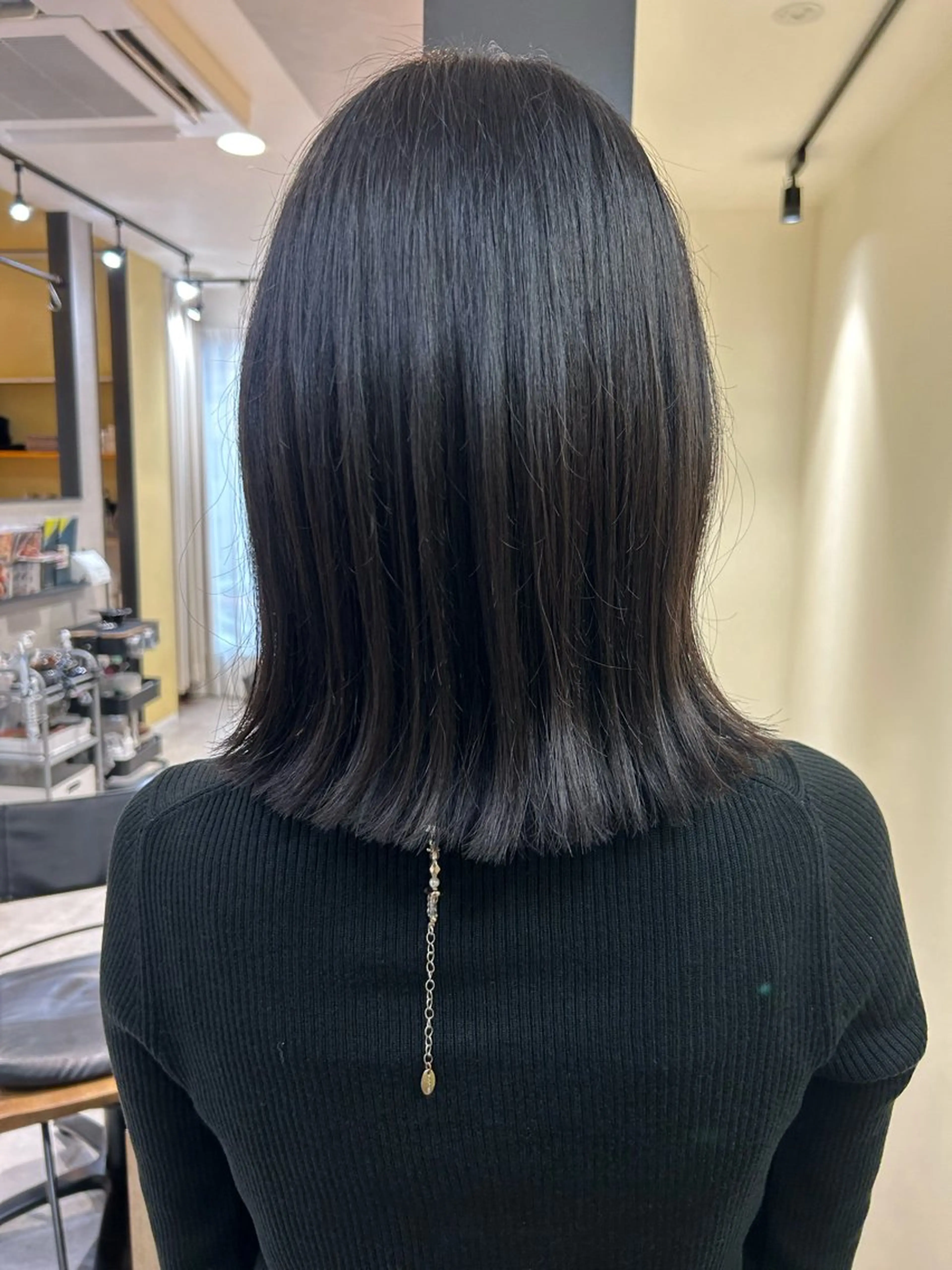 ミディアム カラー 黒髪 グレーブラック hub hair レイヤー/透明感のヘアスタイル