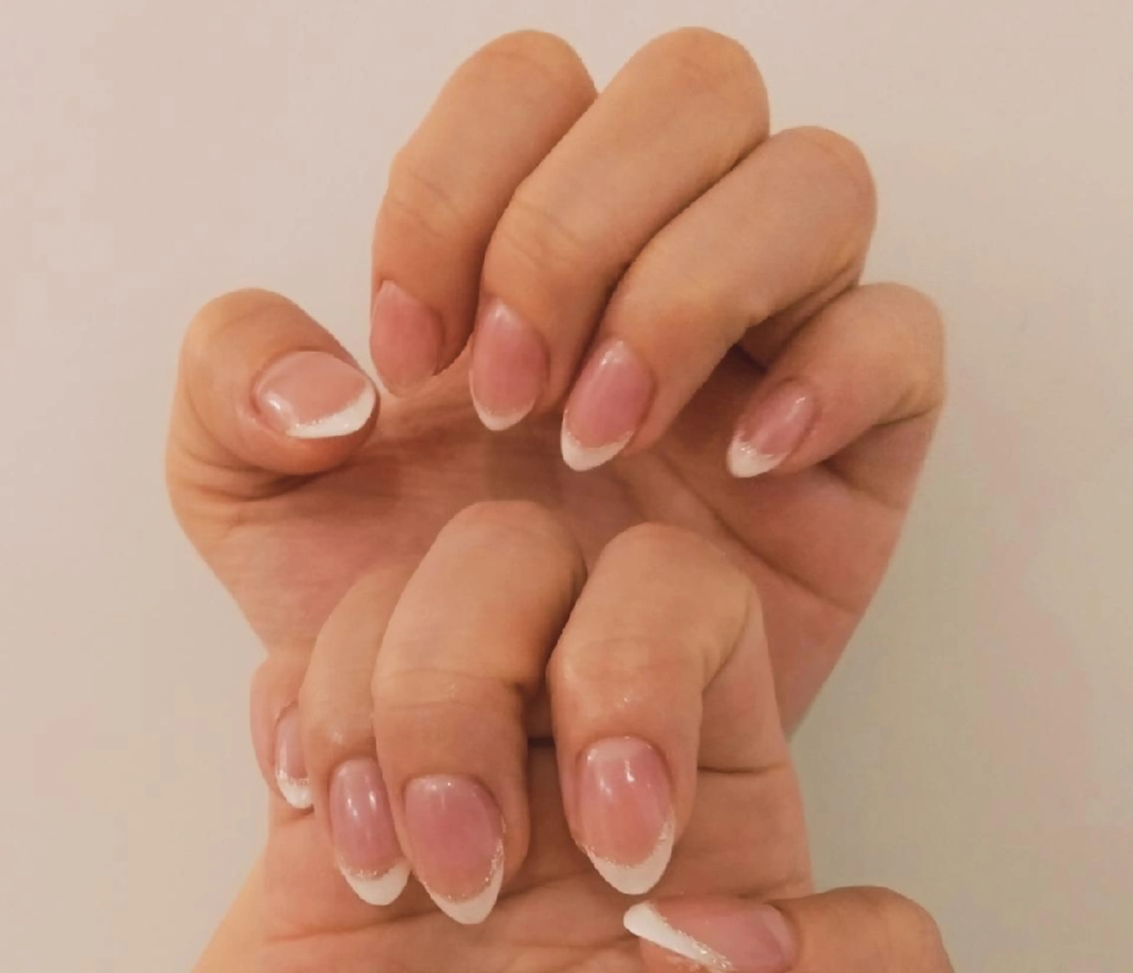 ネイル フレンチネイル ラメ(グリッター)  More suzukiのネイルデザイン