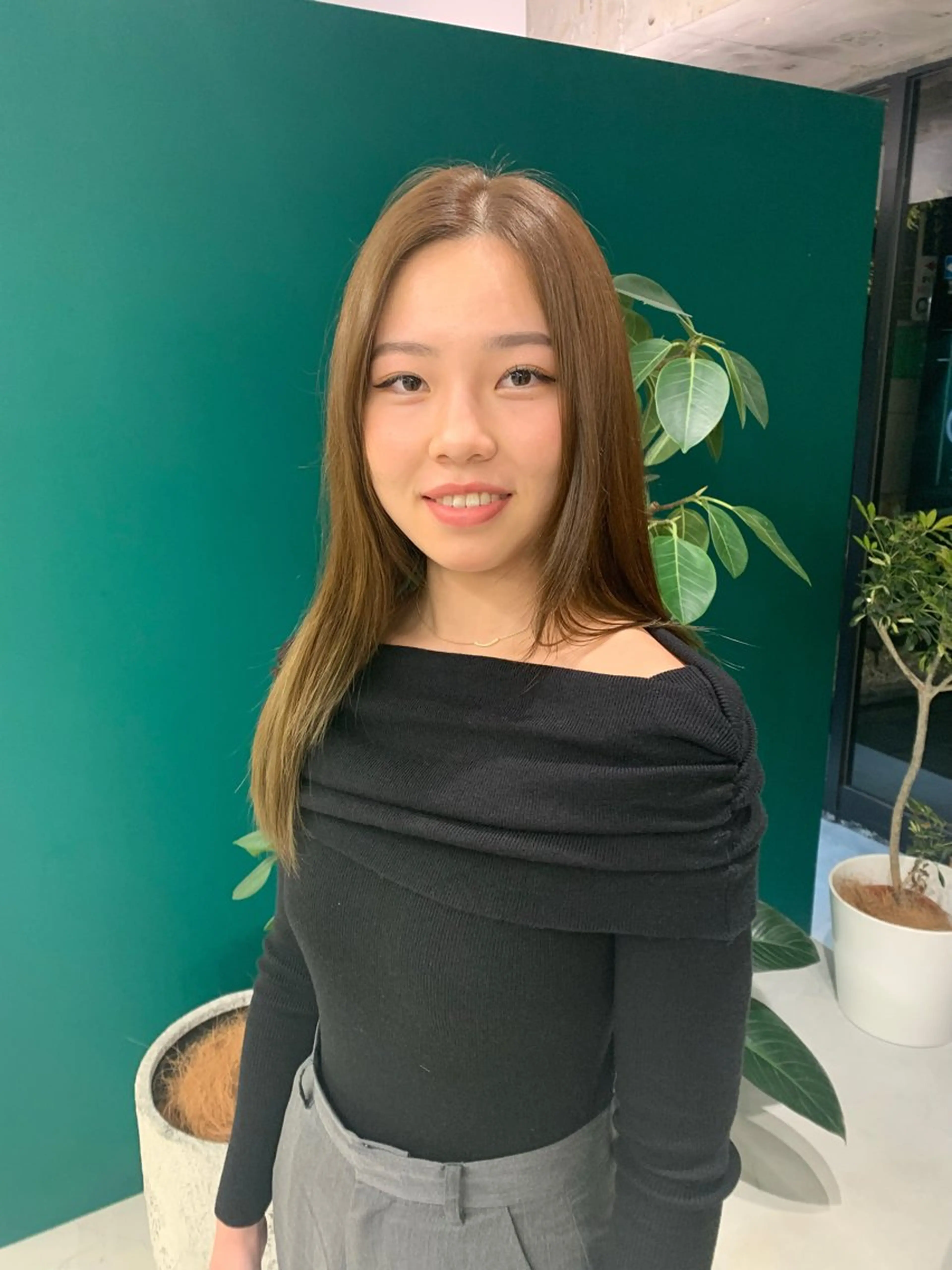 カラー なのは\透け感カラー \レイヤーカットのヘアスタイル
