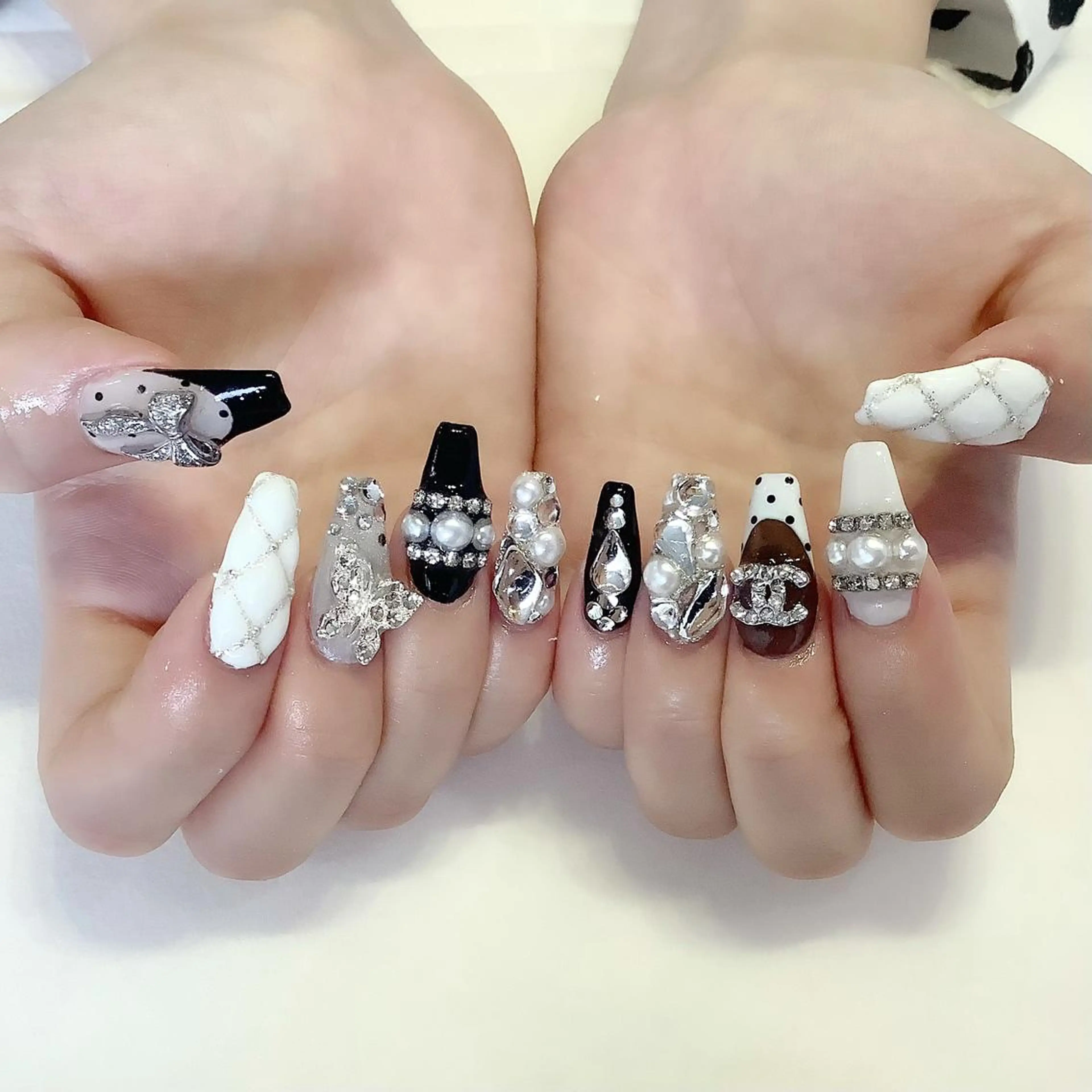 ネイル ハンドネイル 💎🐰 saki. m 🐰💎のネイルデザイン