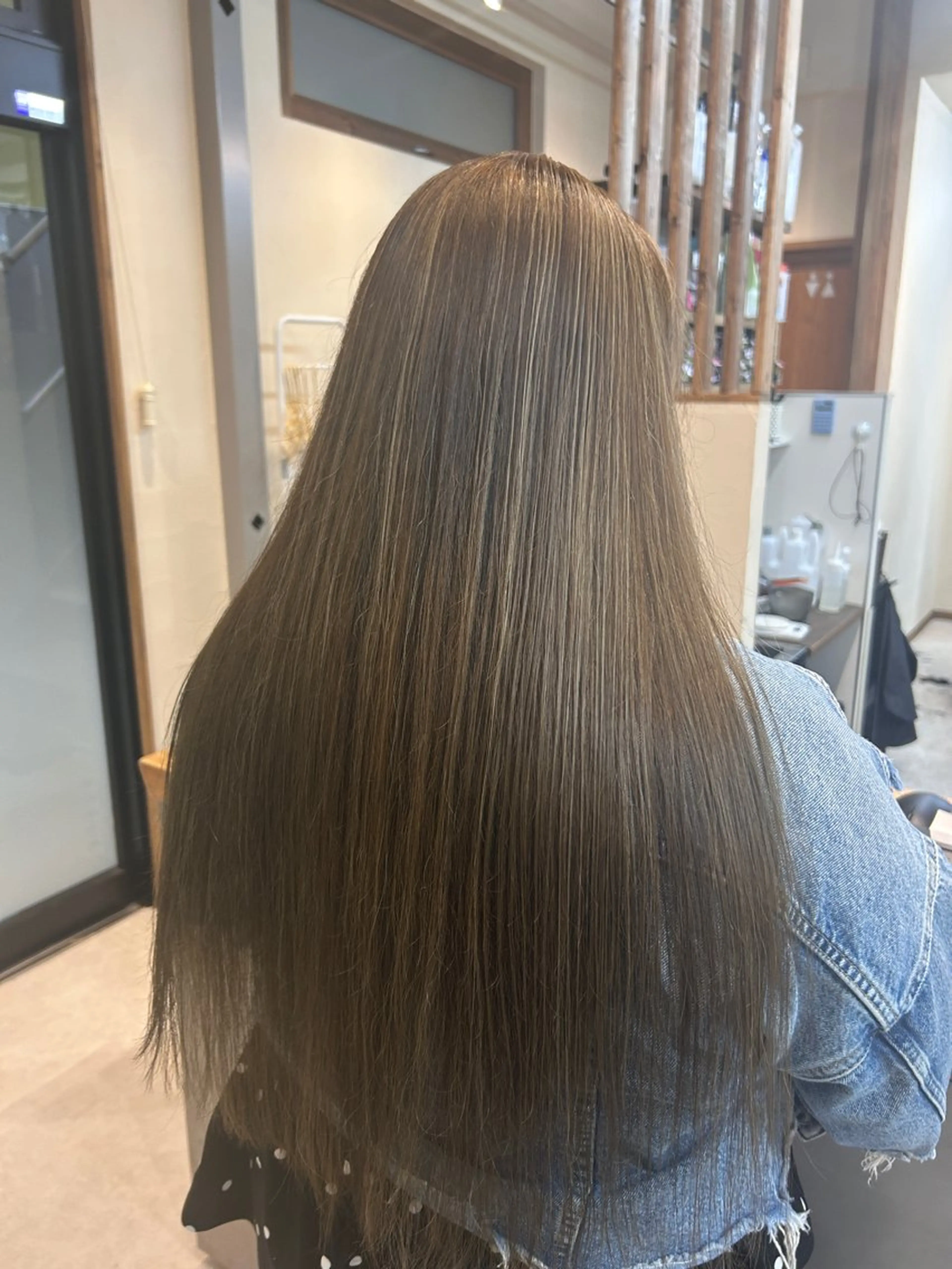 ロング カラー 井上 萌のヘアスタイル