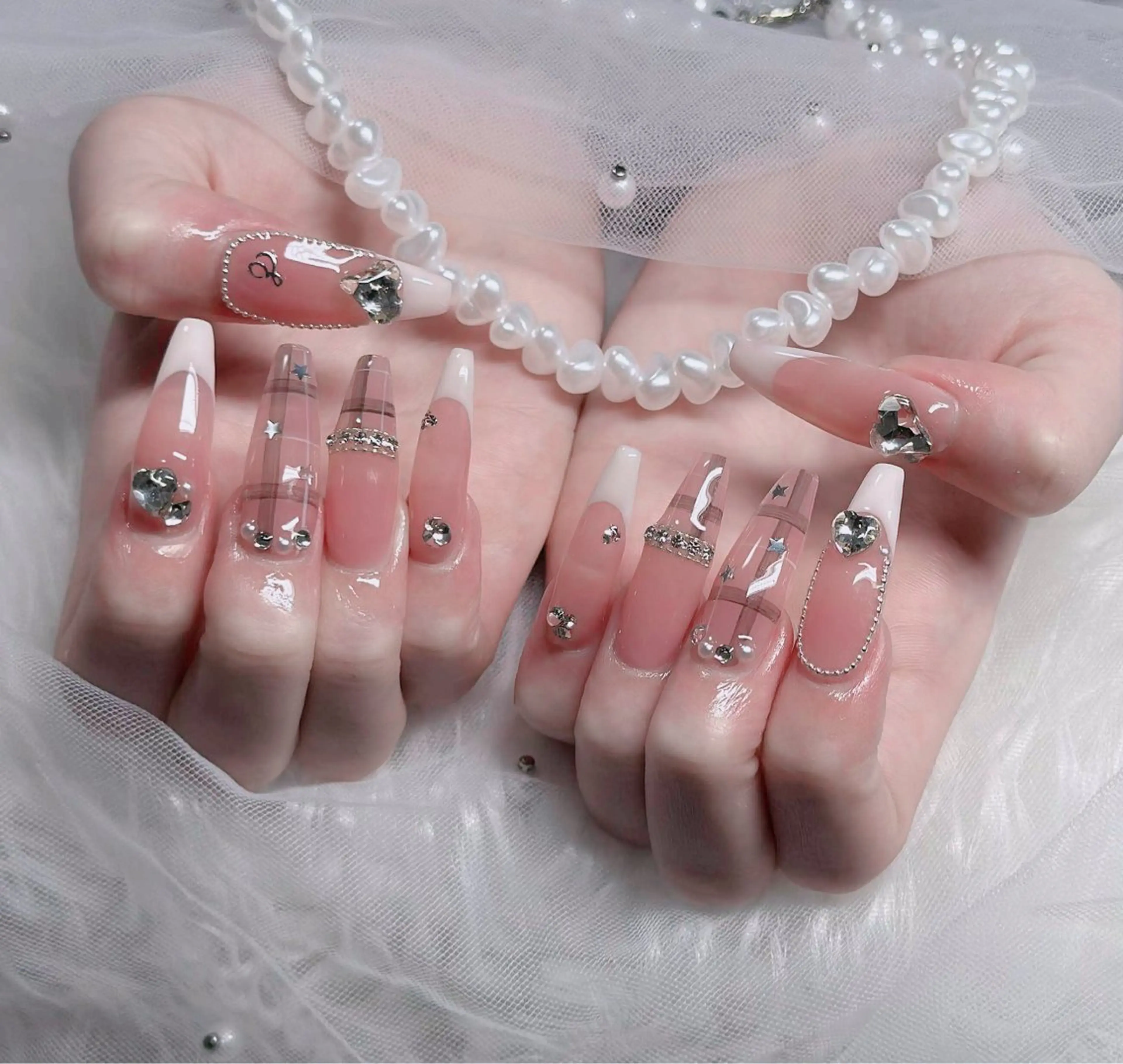 ネイル フレンチネイル ジェルネイル ガラスフレンチ ハロウィン ハート ハンドネイル H.baby Nail Salonのネイルデザイン