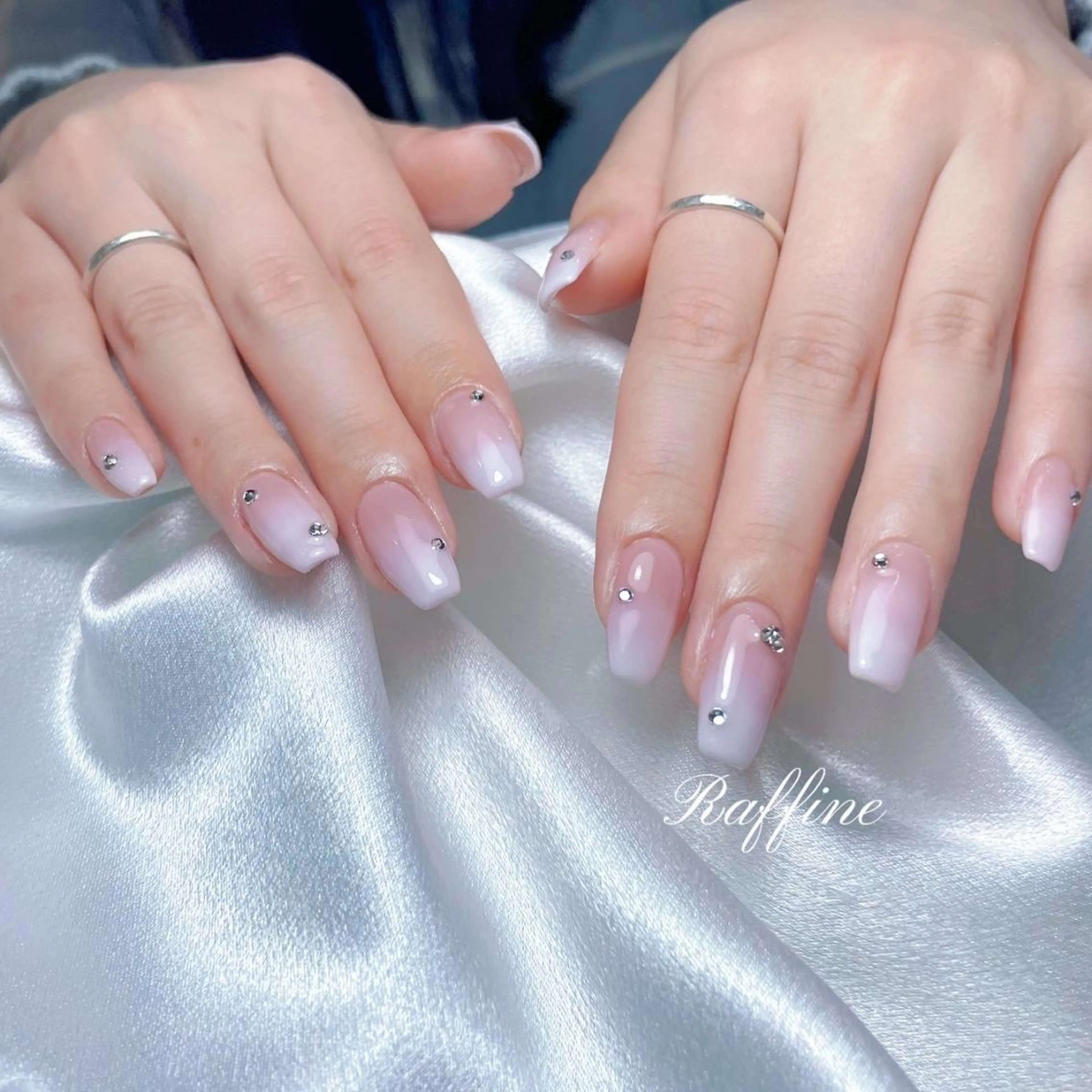 ネイル RAFFINE haru🦋🩵のネイルデザイン