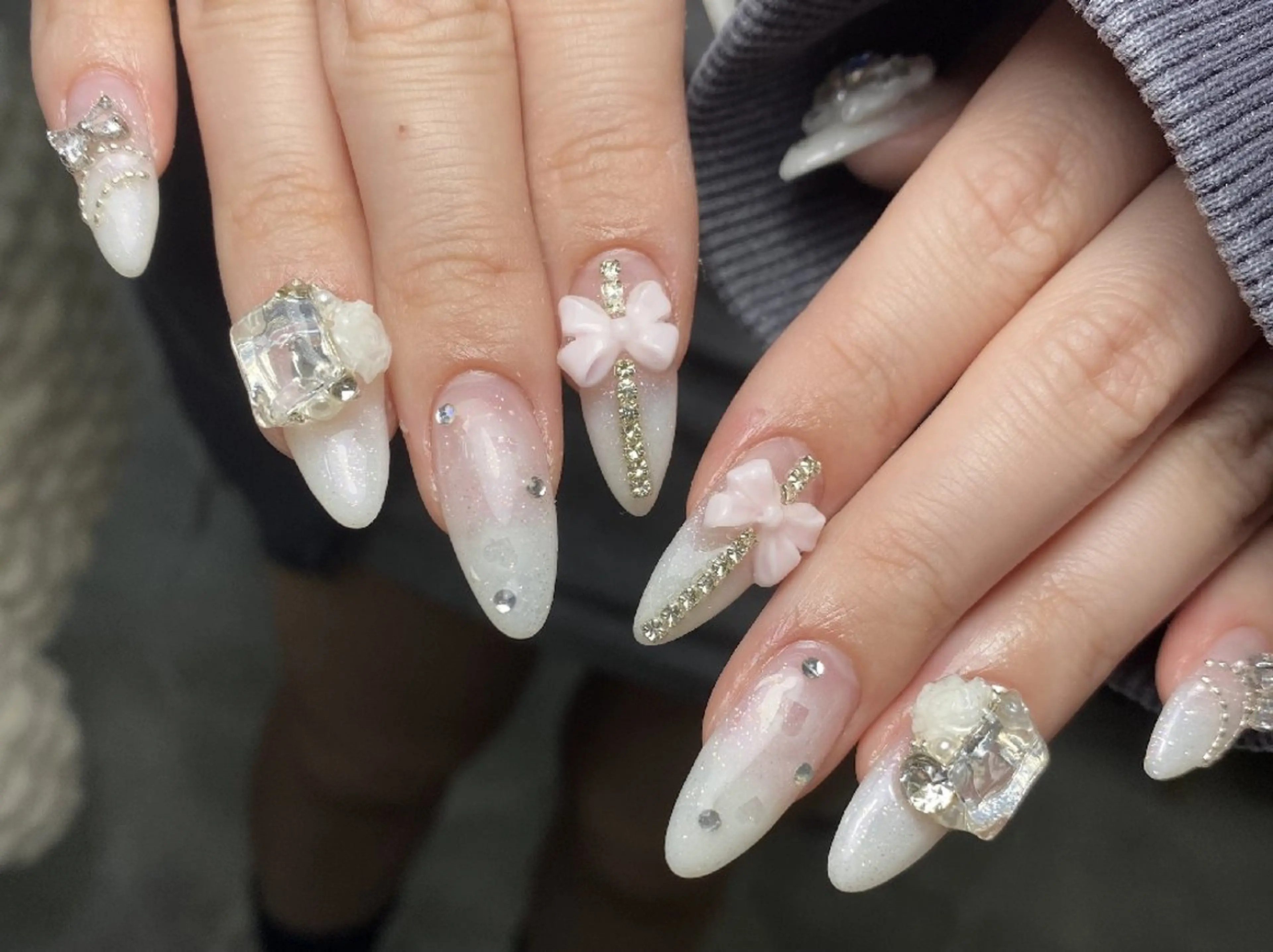 ネイル チークネイル フレンチネイル ジェルネイル ガーリー キラキラネイル ハンドネイル UM Nail Salonのネイルデザイン