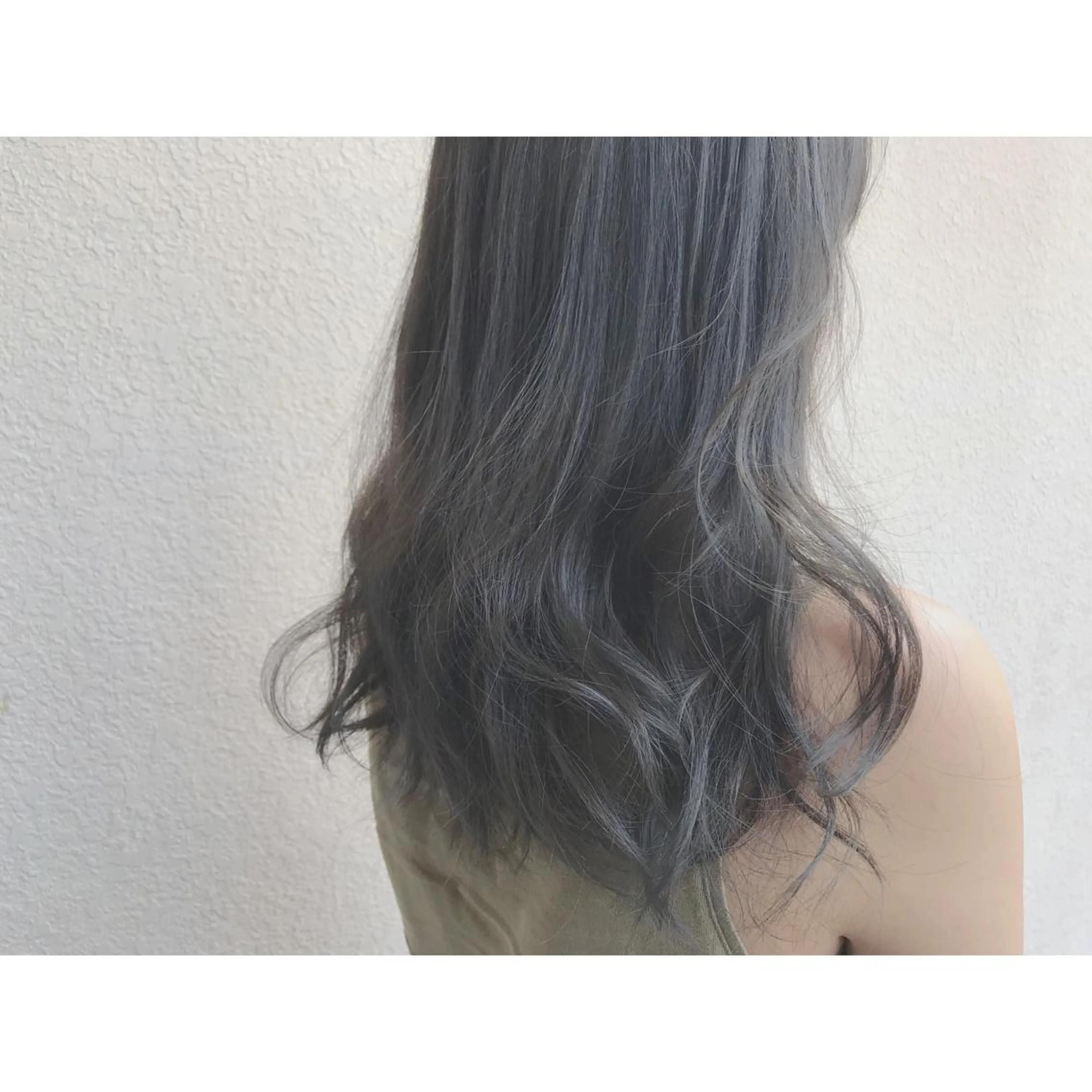 ロング カラー グレージュ なかにし まゆみのヘアスタイル