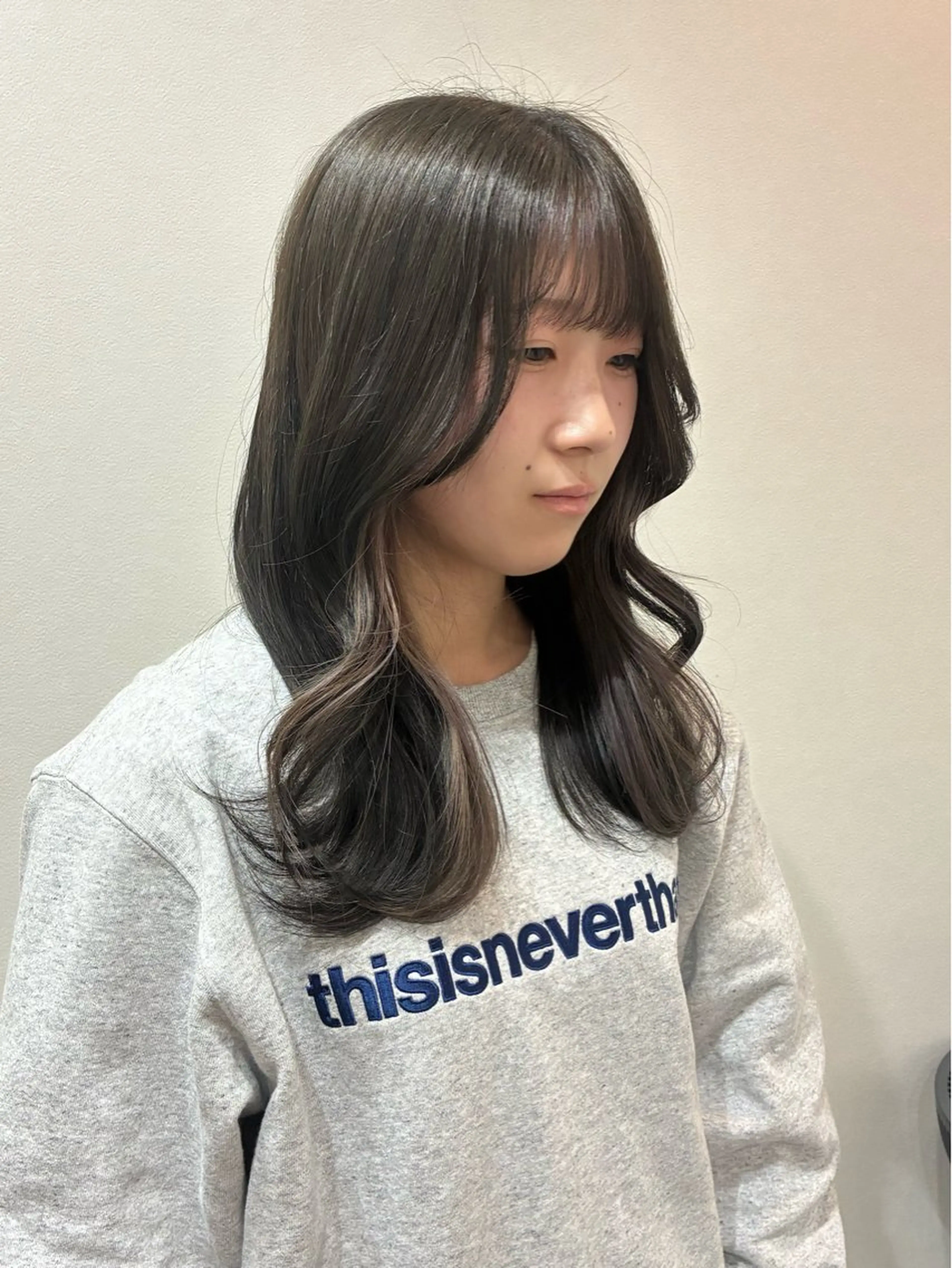 セミロング ミストバング ヘアカラー 柴田真衣 /ナチュラル/半個室のヘアスタイル