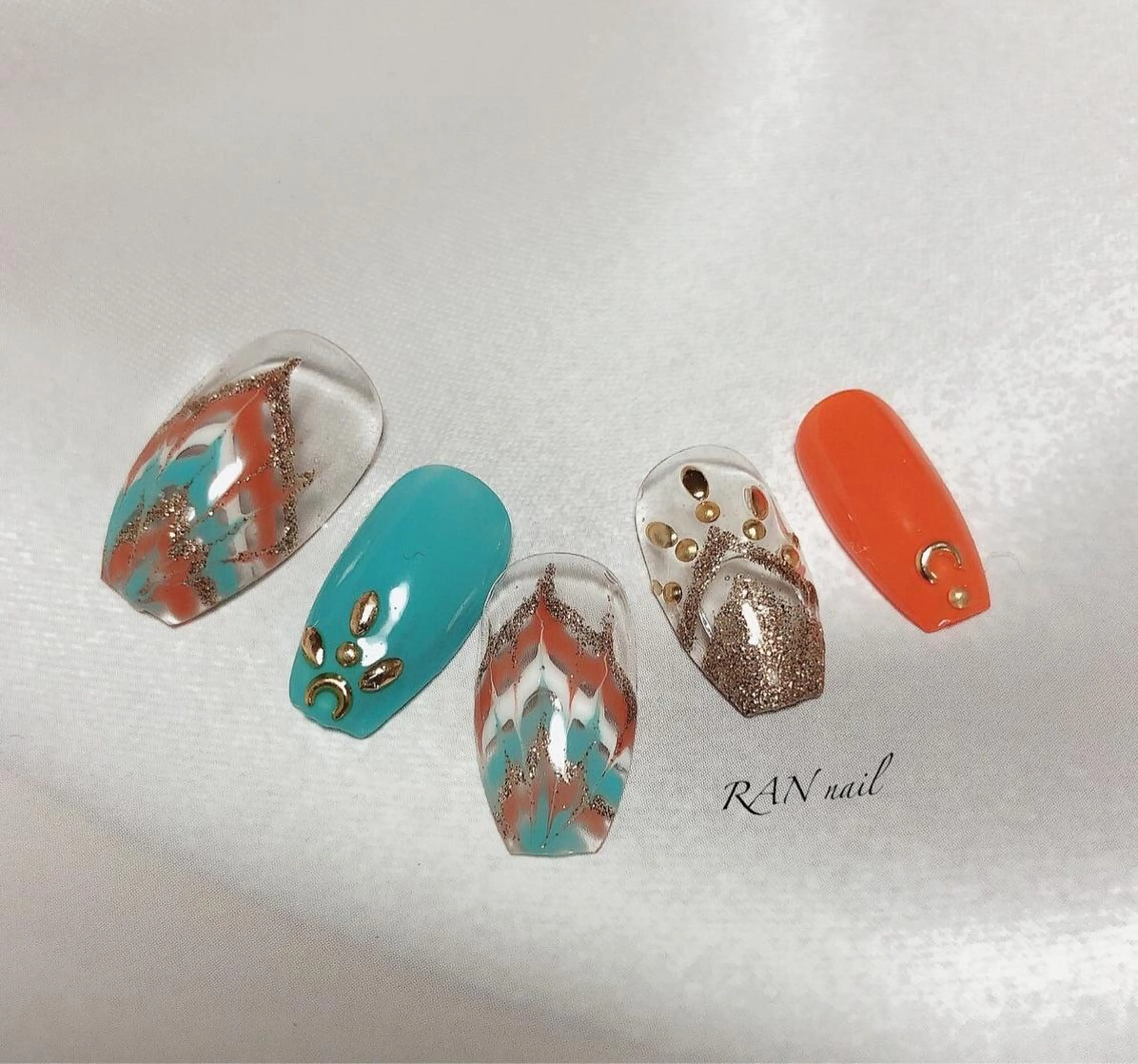 ネイル ブルー フレンチネイル ジェルネイル ゴールド キラキラネイル ハンドネイル フットネイル RAN nailのネイルデザイン