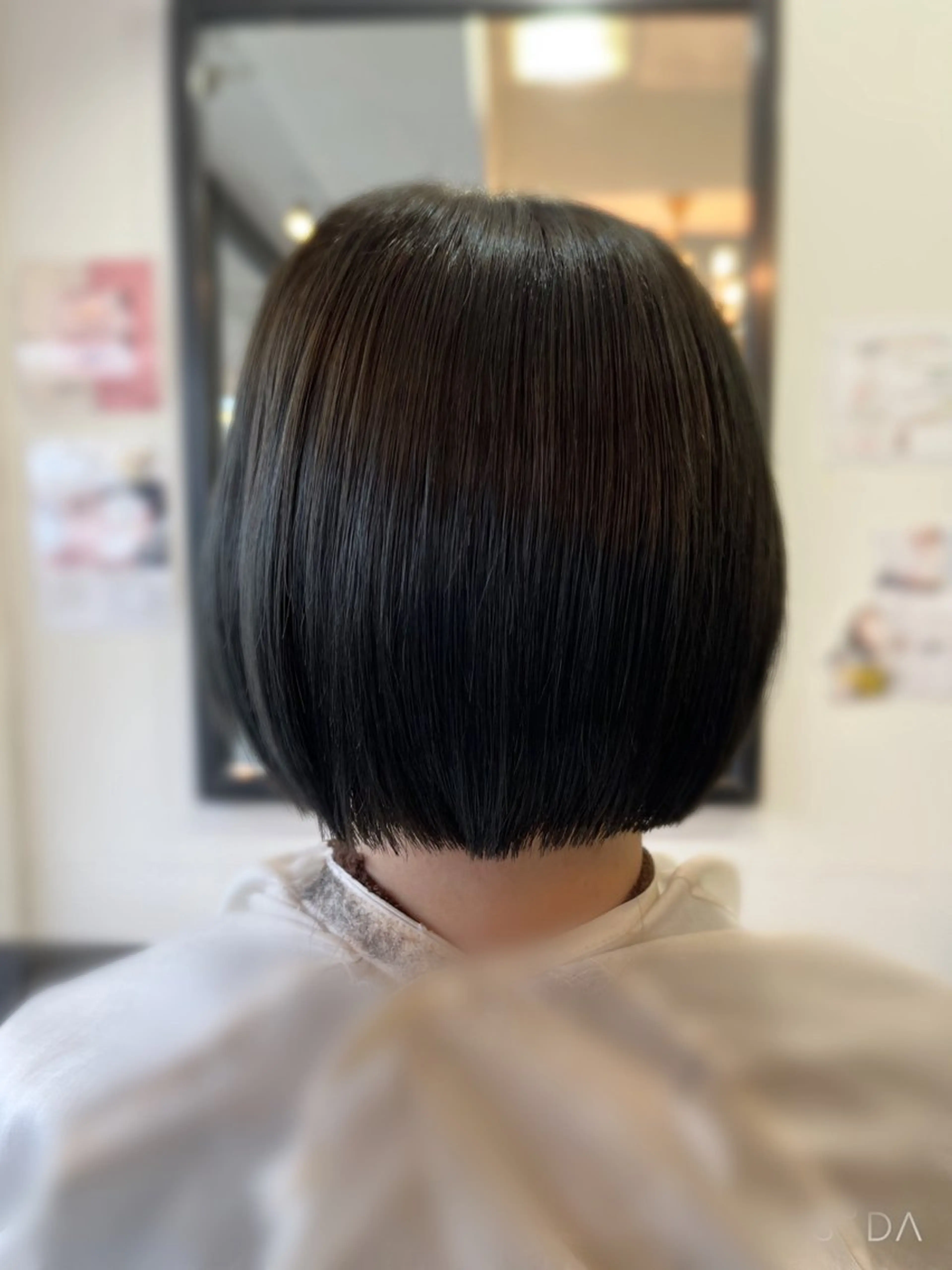 ショート カラー アッシュ ブリーチ ボブ 上石 遥のヘアスタイル