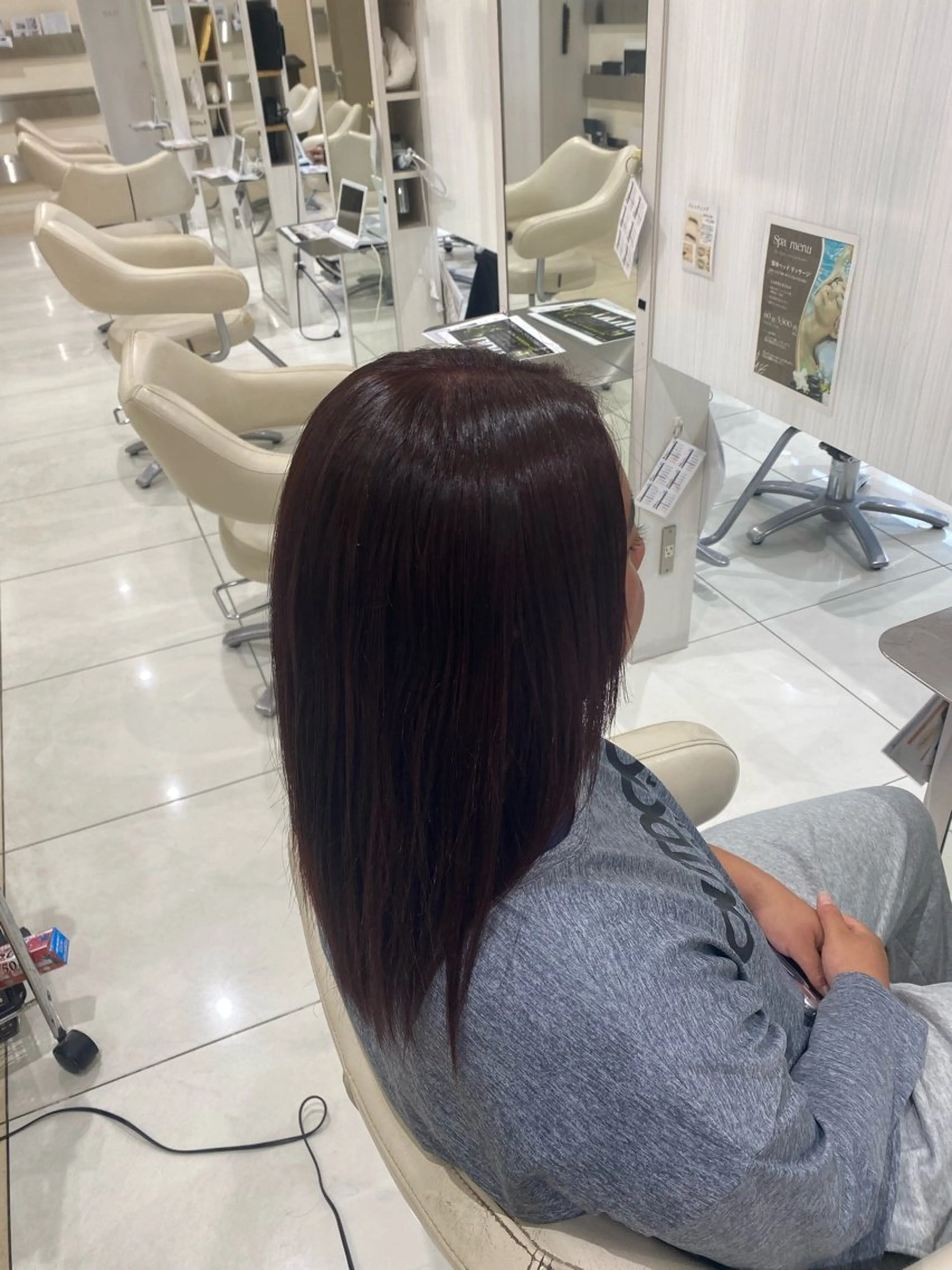 セミロング カラー 中山 愛美莉のヘアスタイル