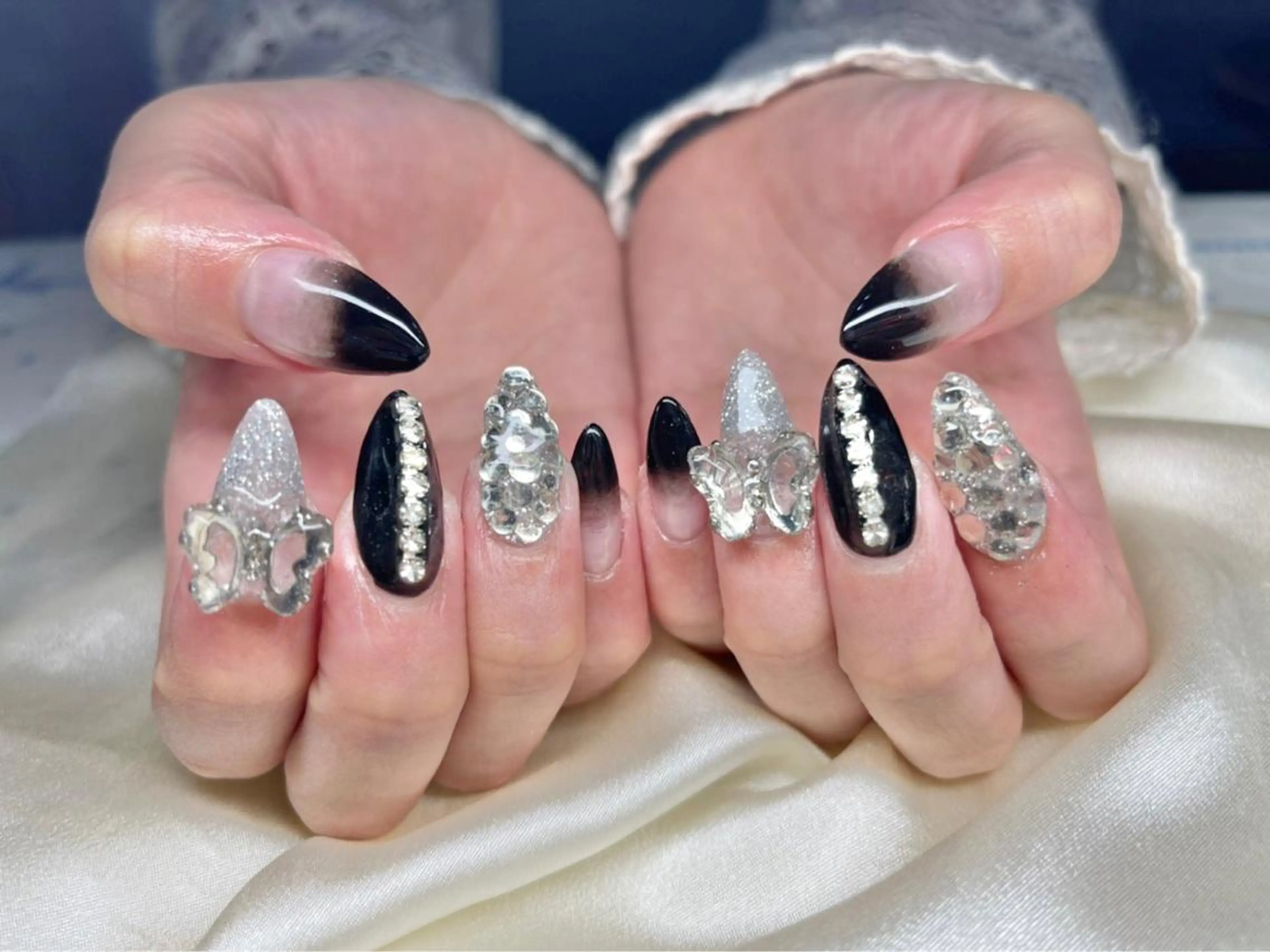 ネイル マツエク・マツパ アイブロウ 韓国風マツエク パリジェンヌラッシュリフト まつげパーマ ワンホンマツエク 長さ出し ハンドネイル Nail&eye Belire 新宿のネイルデザイン