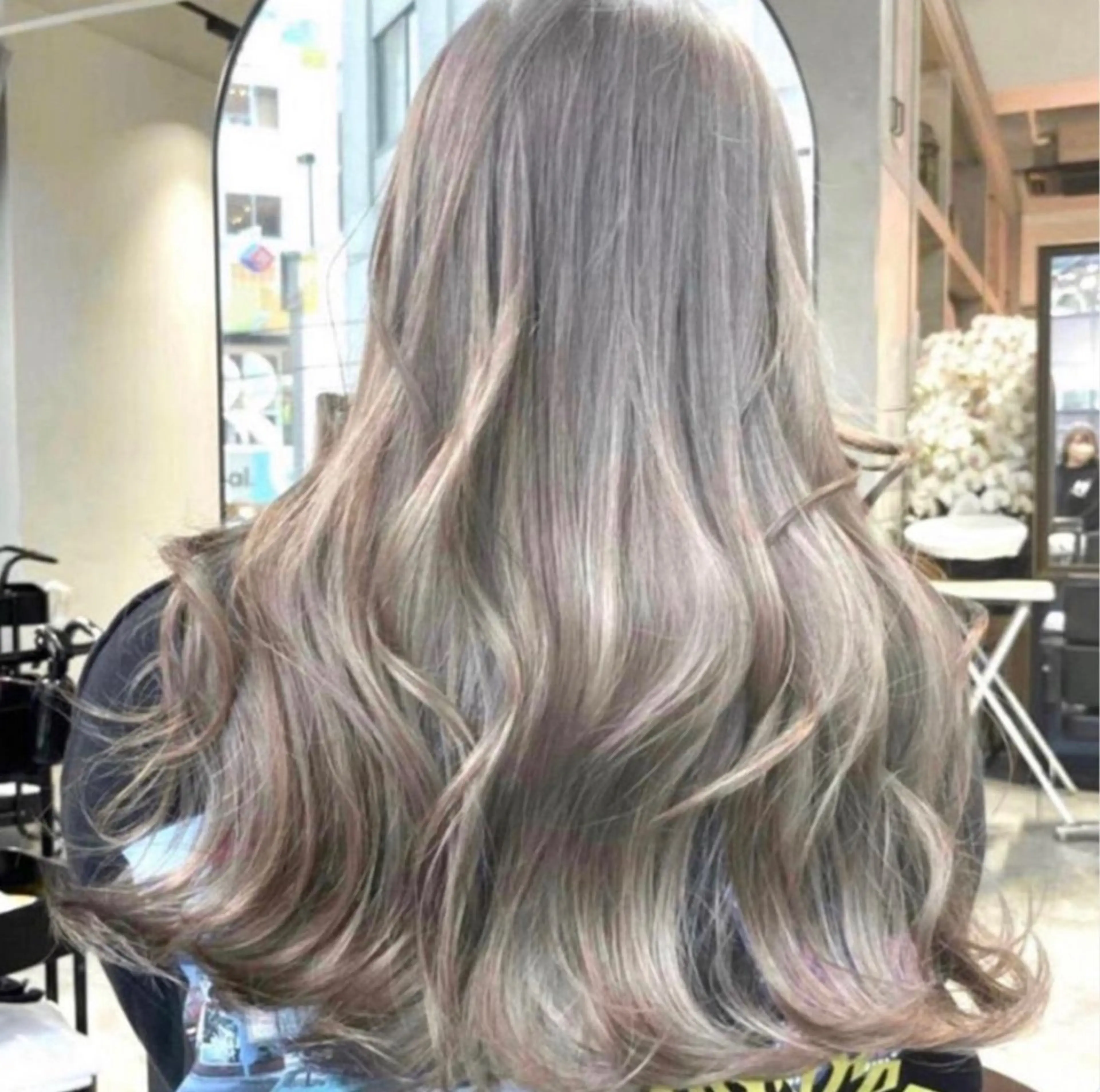 セミロング カラー ヘアカラー 🌹TikTok4万 フォロワー🌹AKIのヘアスタイル