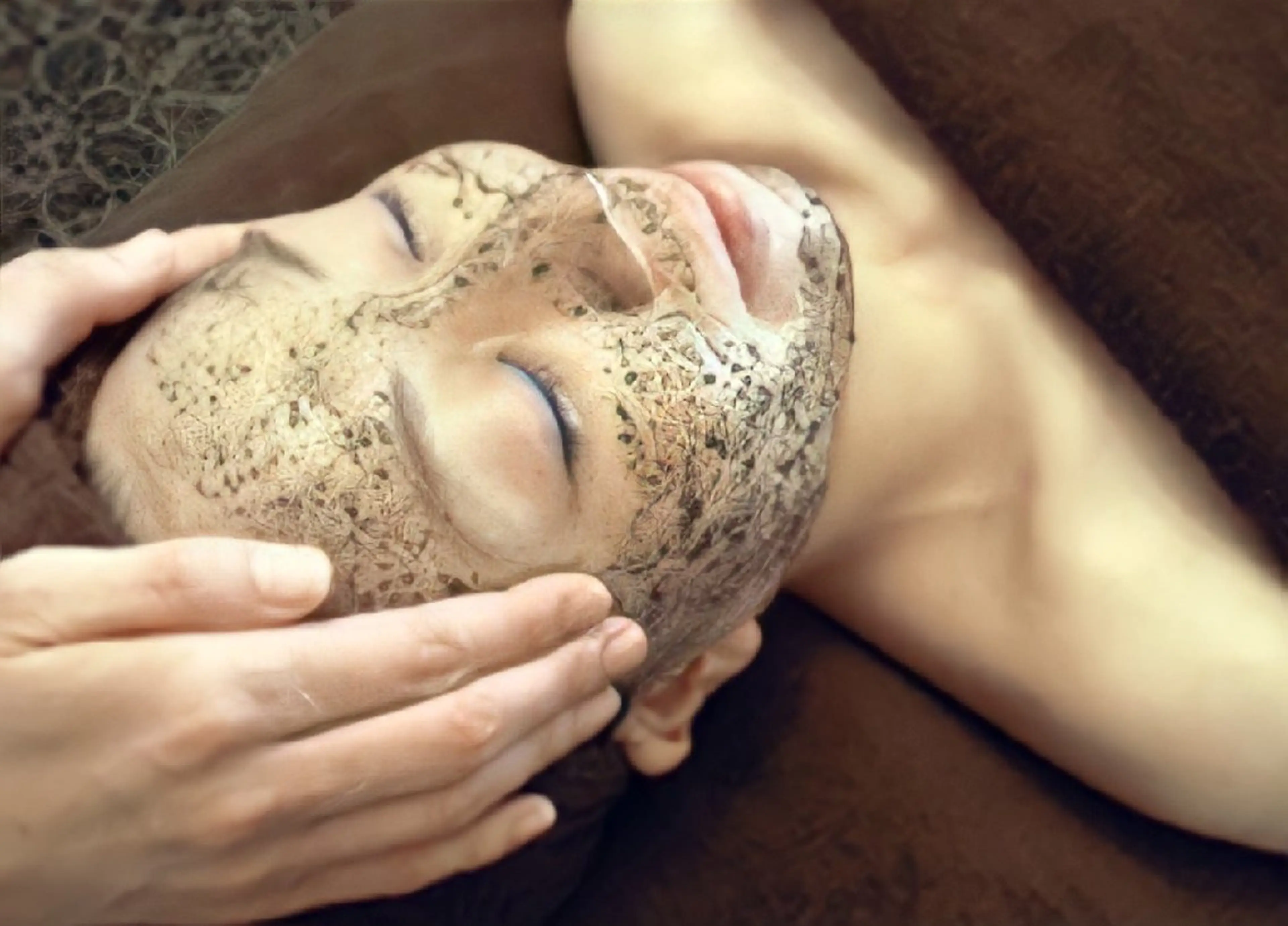 【大人気】REVI 陶肌ハーブピーリング(首・デコルテ・二の腕付き)+お肌にあった美容液導入💕60分の写真