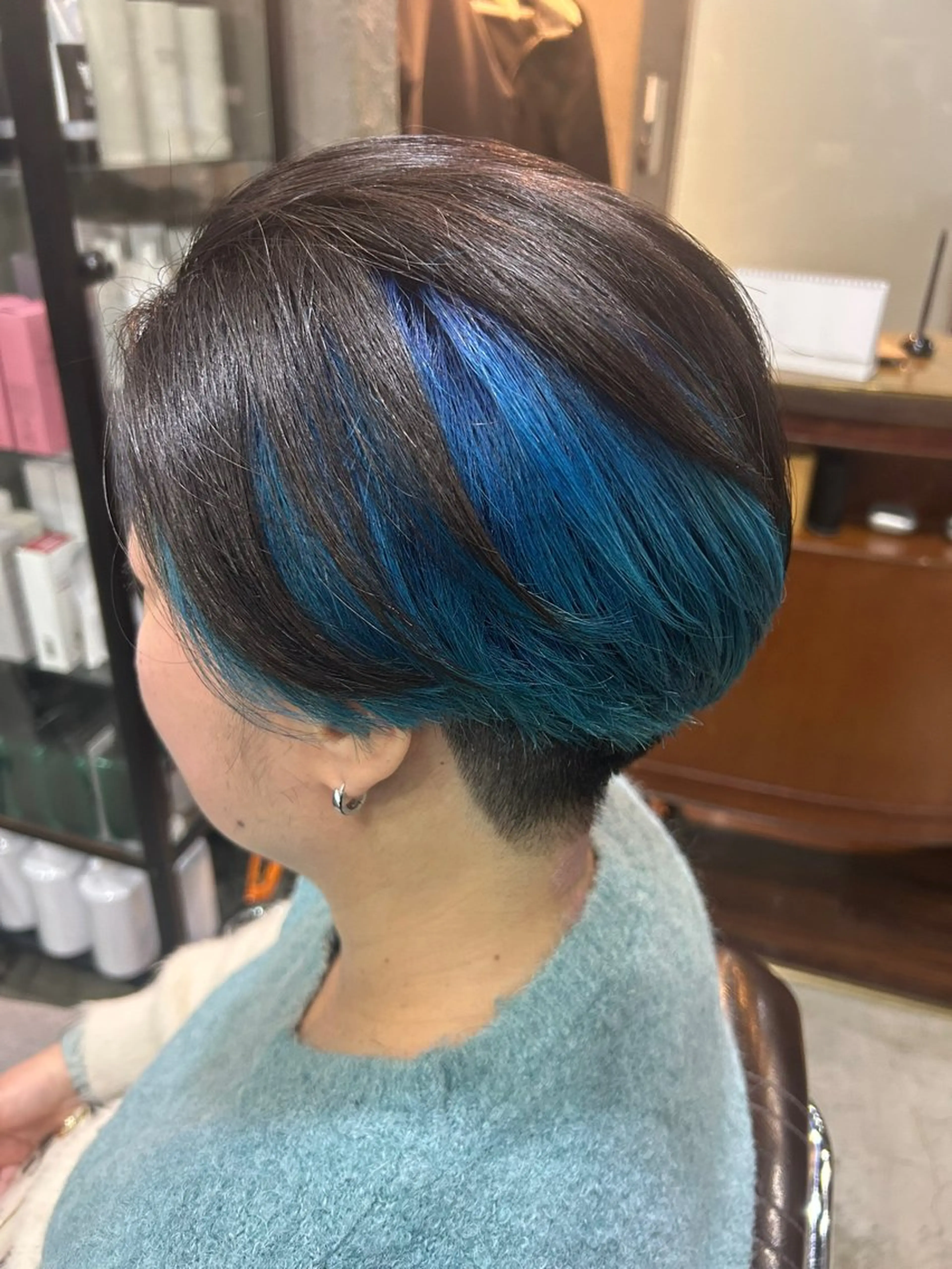 ショート カラー ハンサムショート ブルーカラー グラデーションカラー インナーカラー ショートヘア ヘアカラー 桜田 修未のヘアスタイル