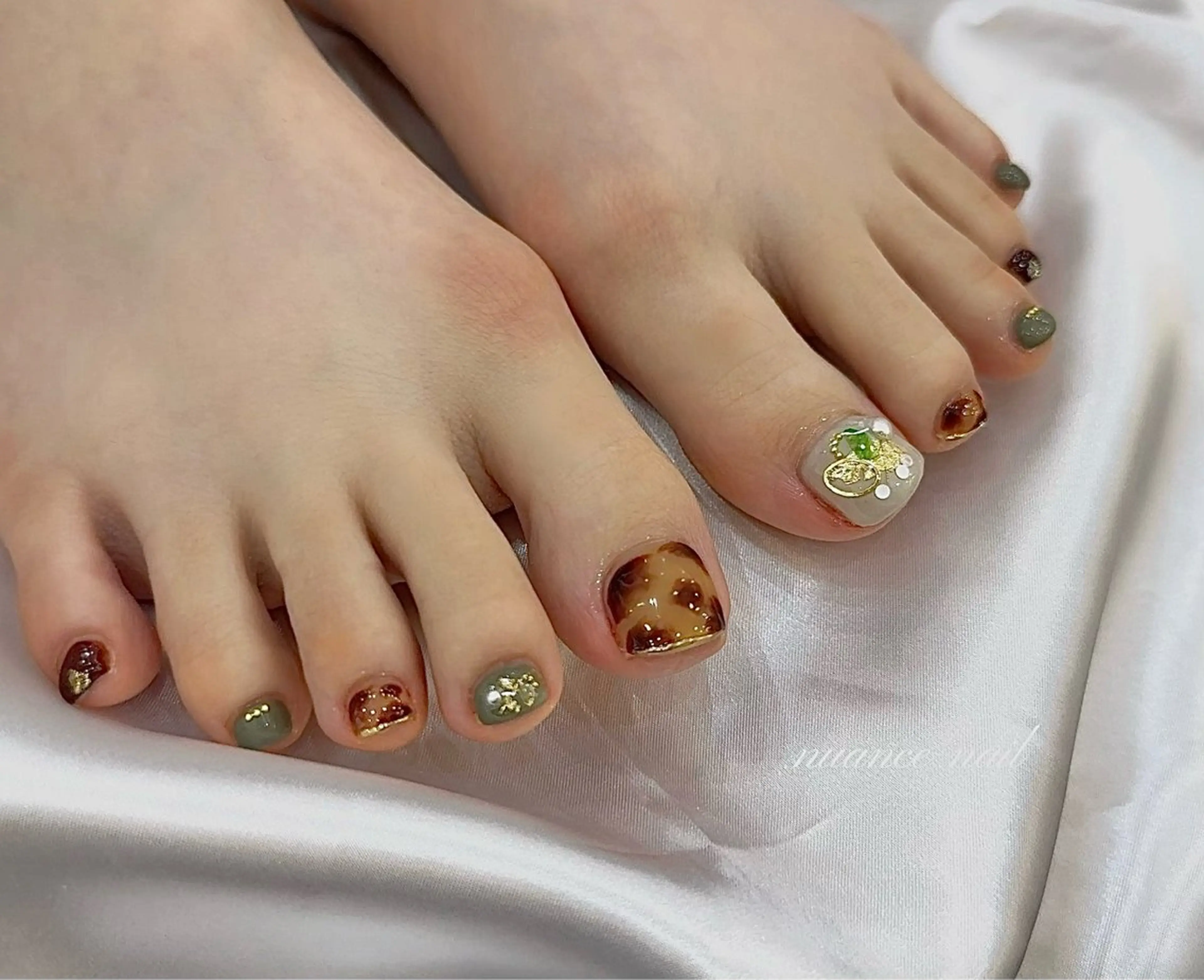 ネイル フットネイル UnFLAIR 麻布十番店🧸NAOのネイルデザイン