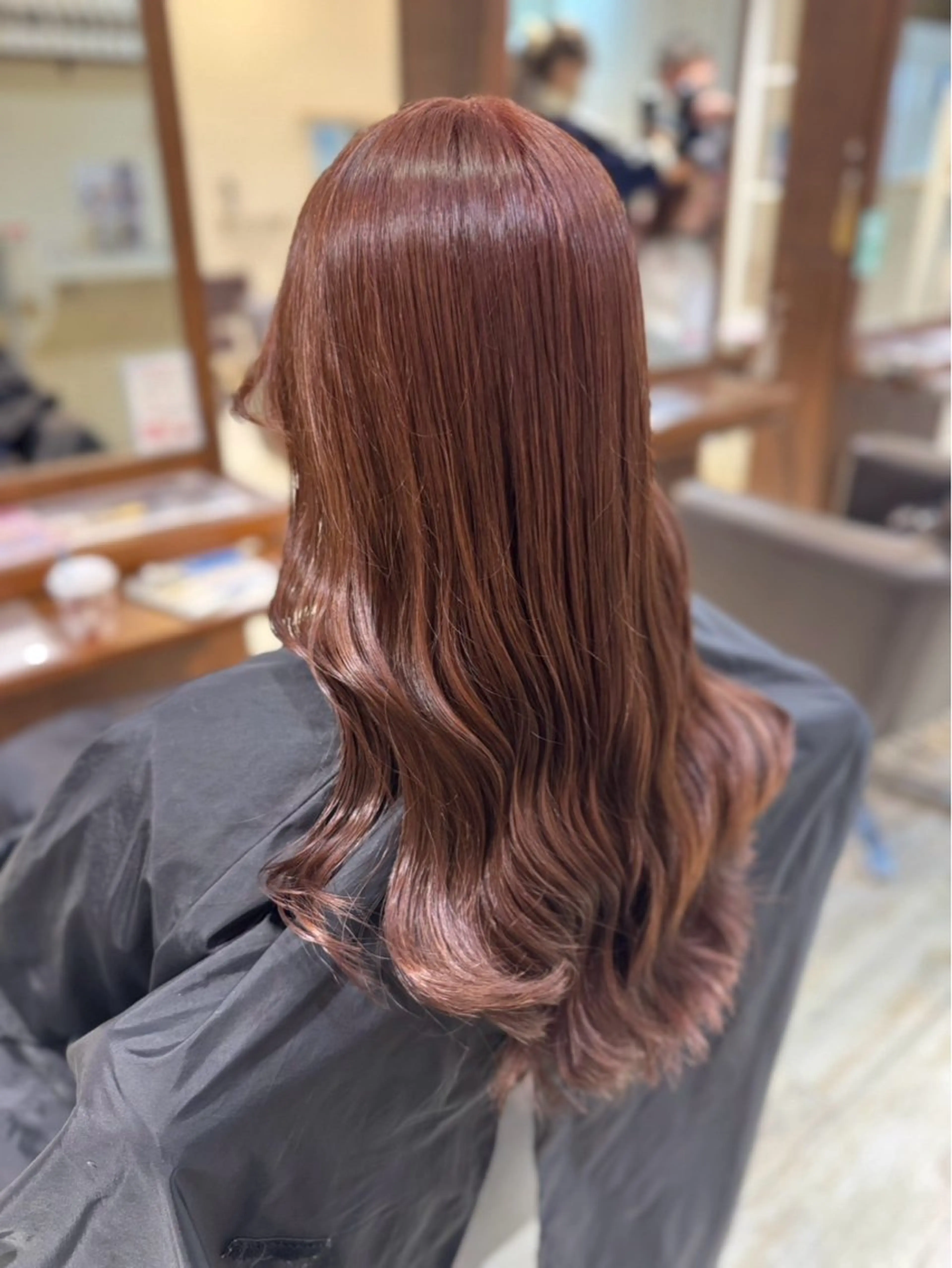 ロング カラー 三田 夏輝のヘアスタイル