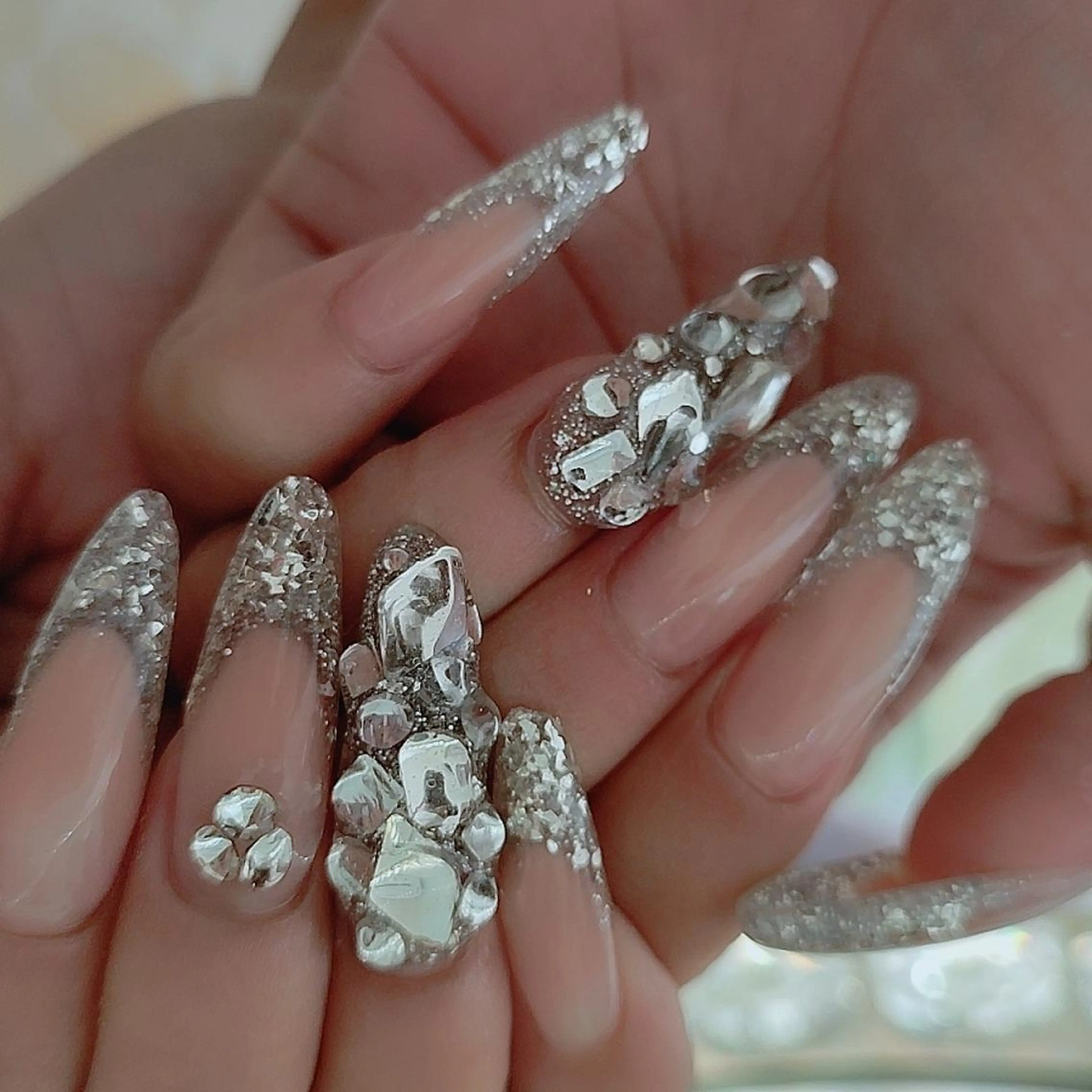 ネイル ハンドネイル RUNWAY 　　の眉毛・アイブロウイメージ