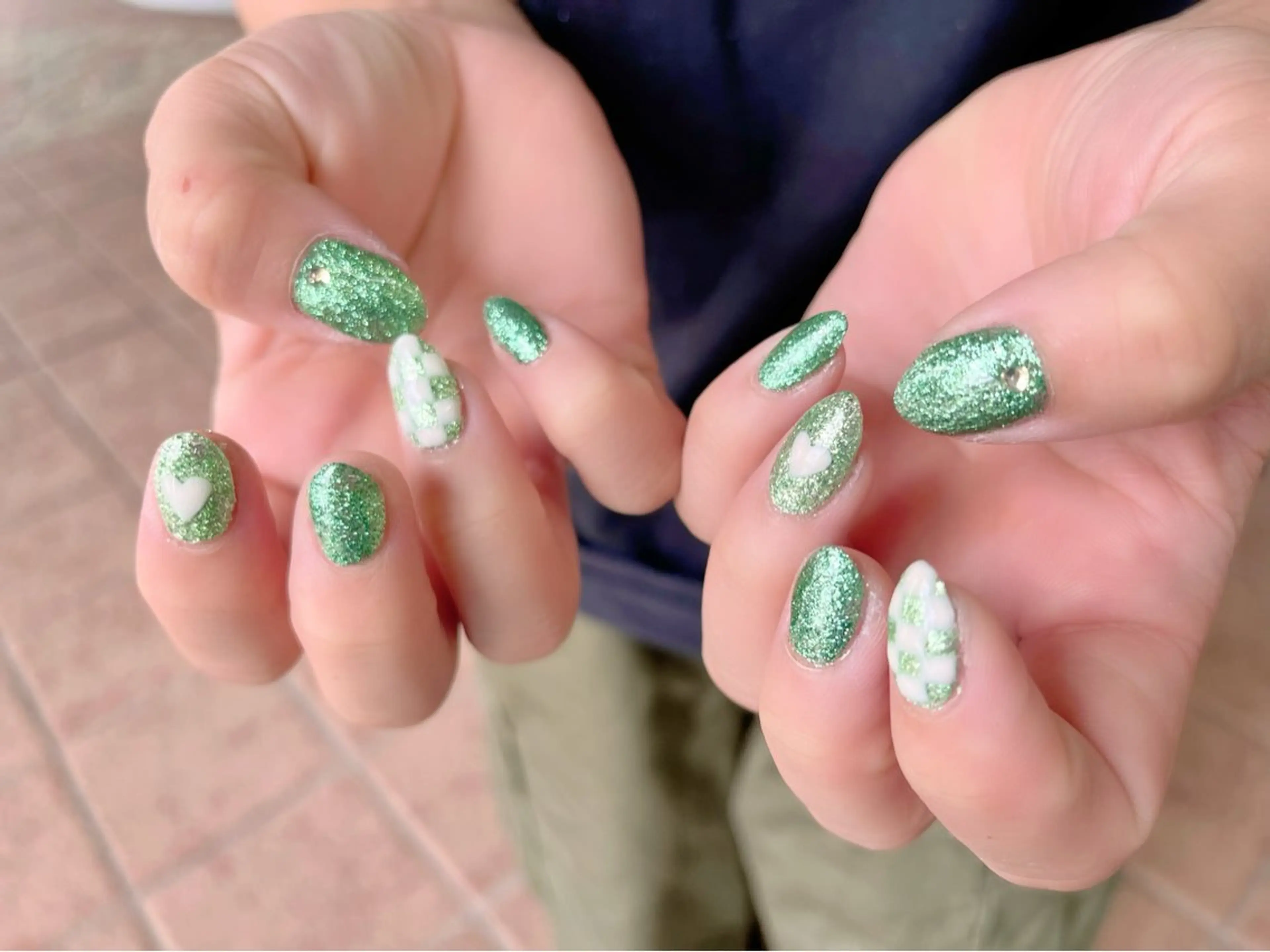 ネイル グリーン キラキラネイル ラメ(グリッター) スカルプネイル RIONnail Yurikaのネイルデザイン