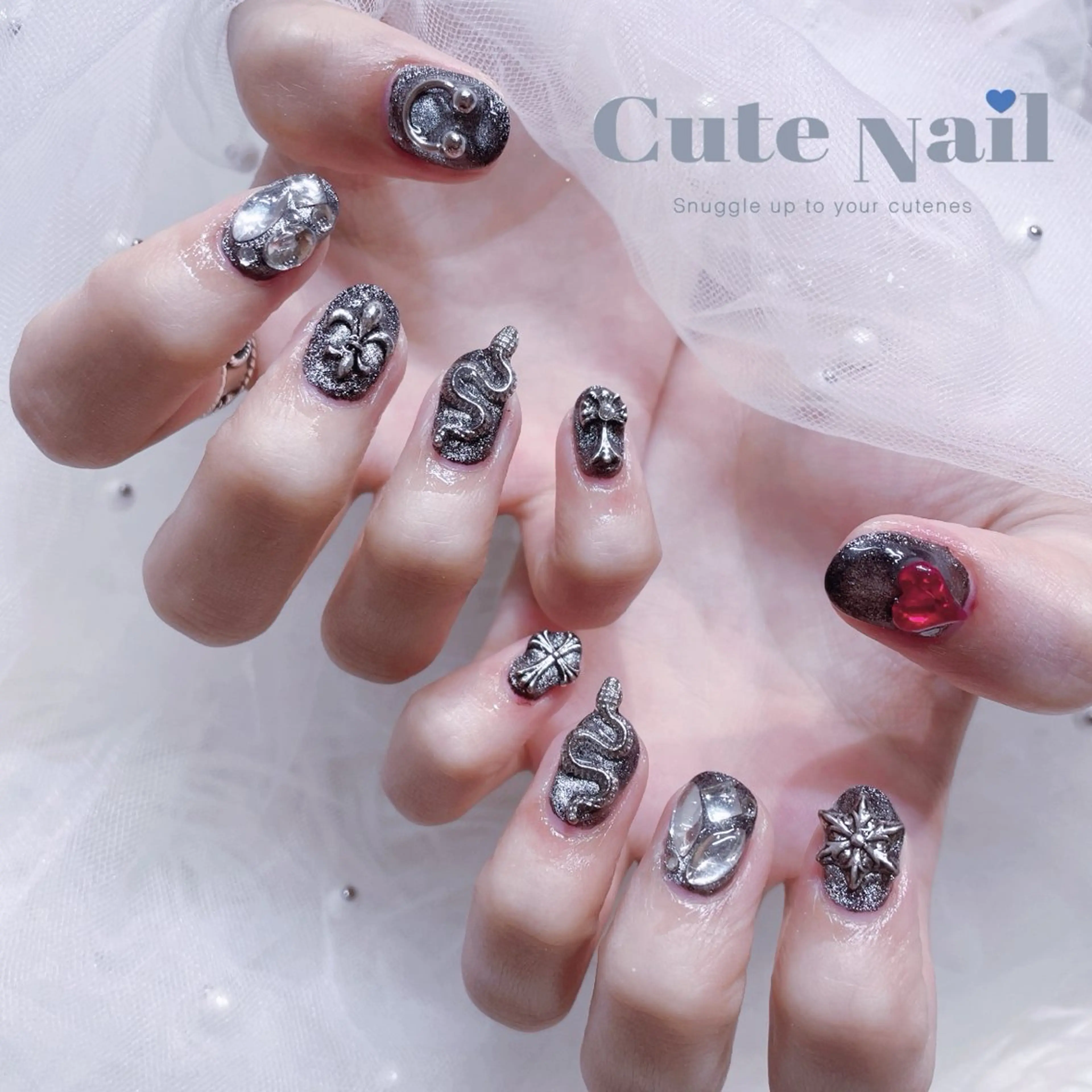 ネイル ️🫧もこ 艶感ネイル🫧のネイルデザイン