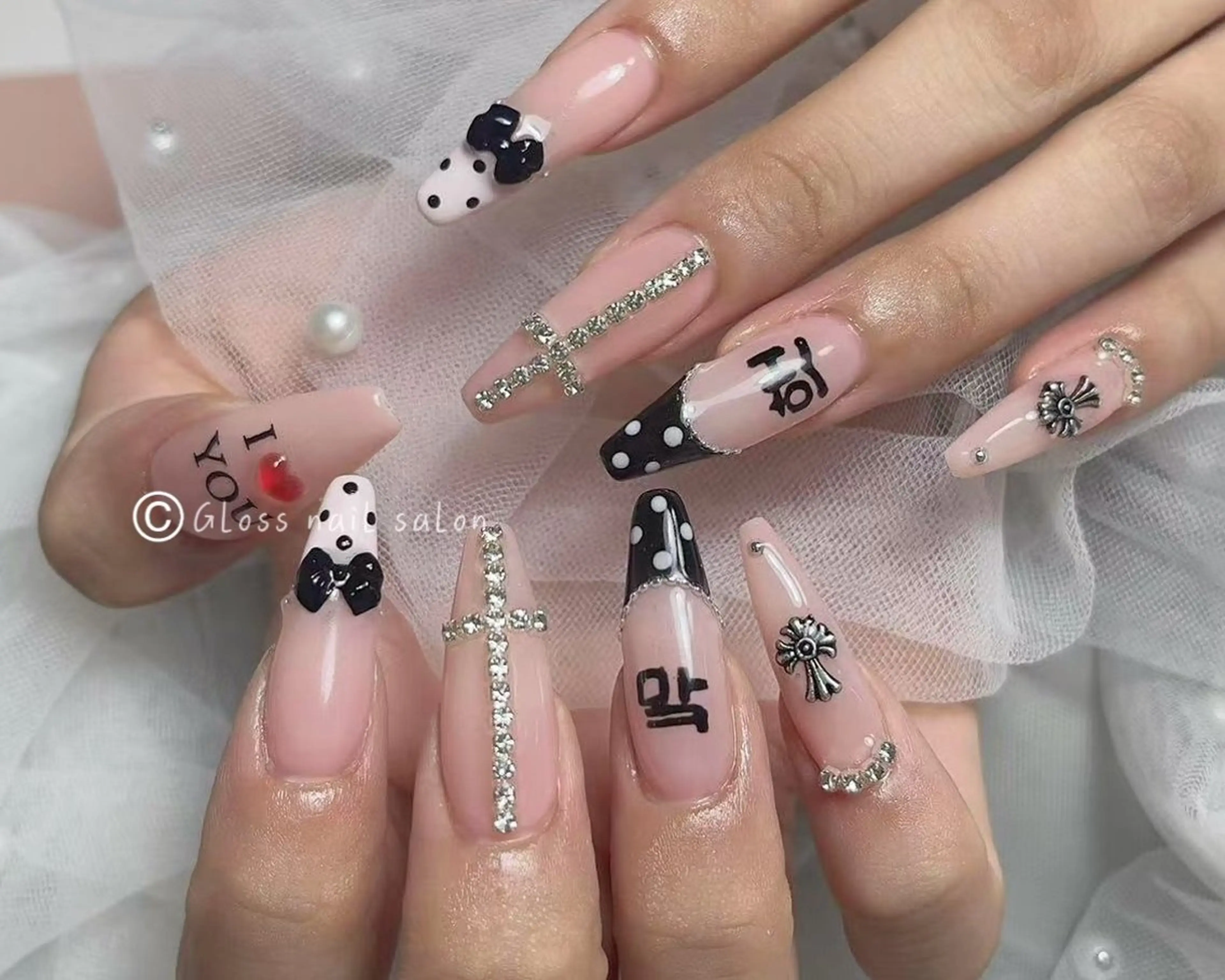 ネイル アヤカ☘️Gloss nailのネイルデザイン