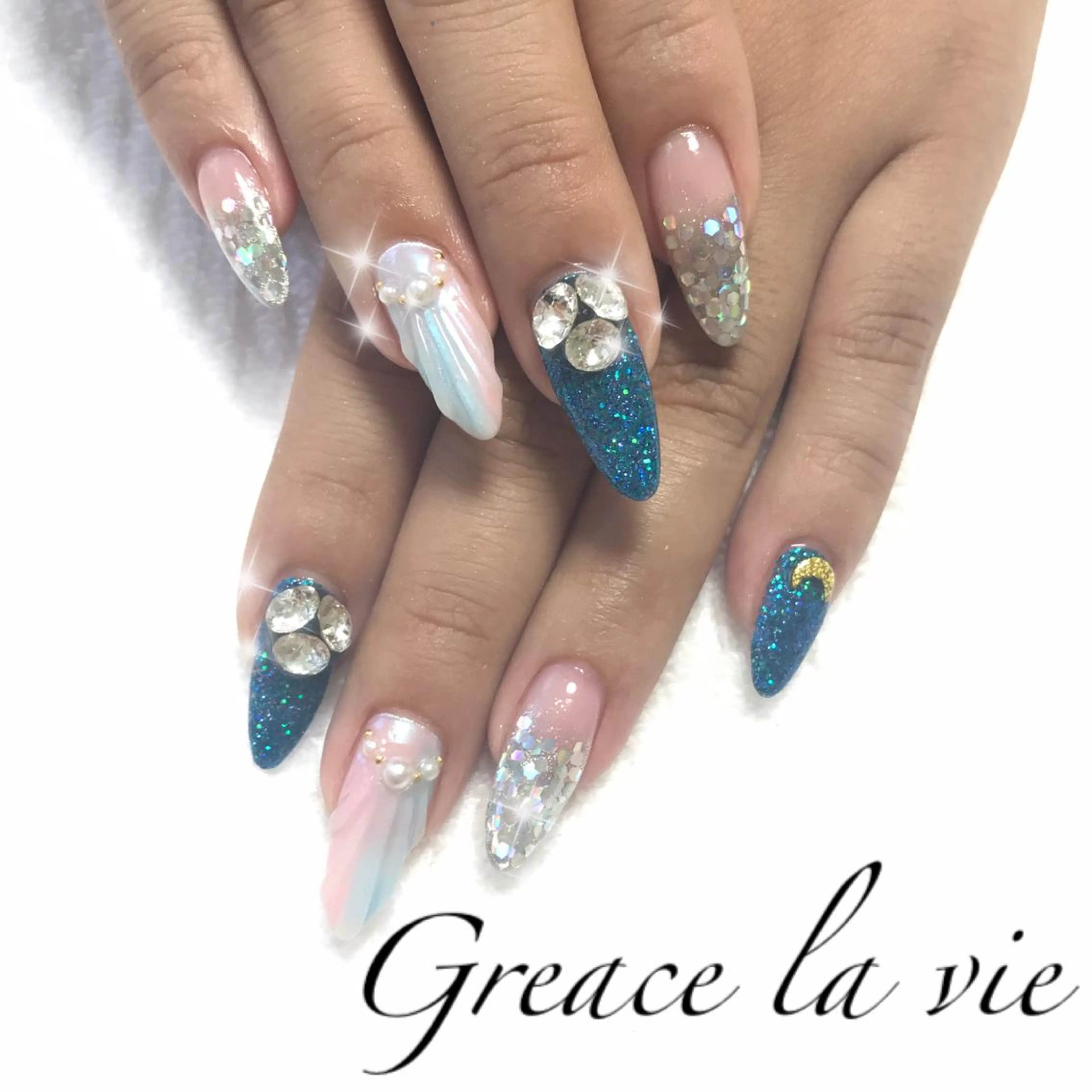 ロング カラー パーマ ヘアアレンジ キッズ ネイル マツエク・マツパ Greace  la vieのネイルデザイン