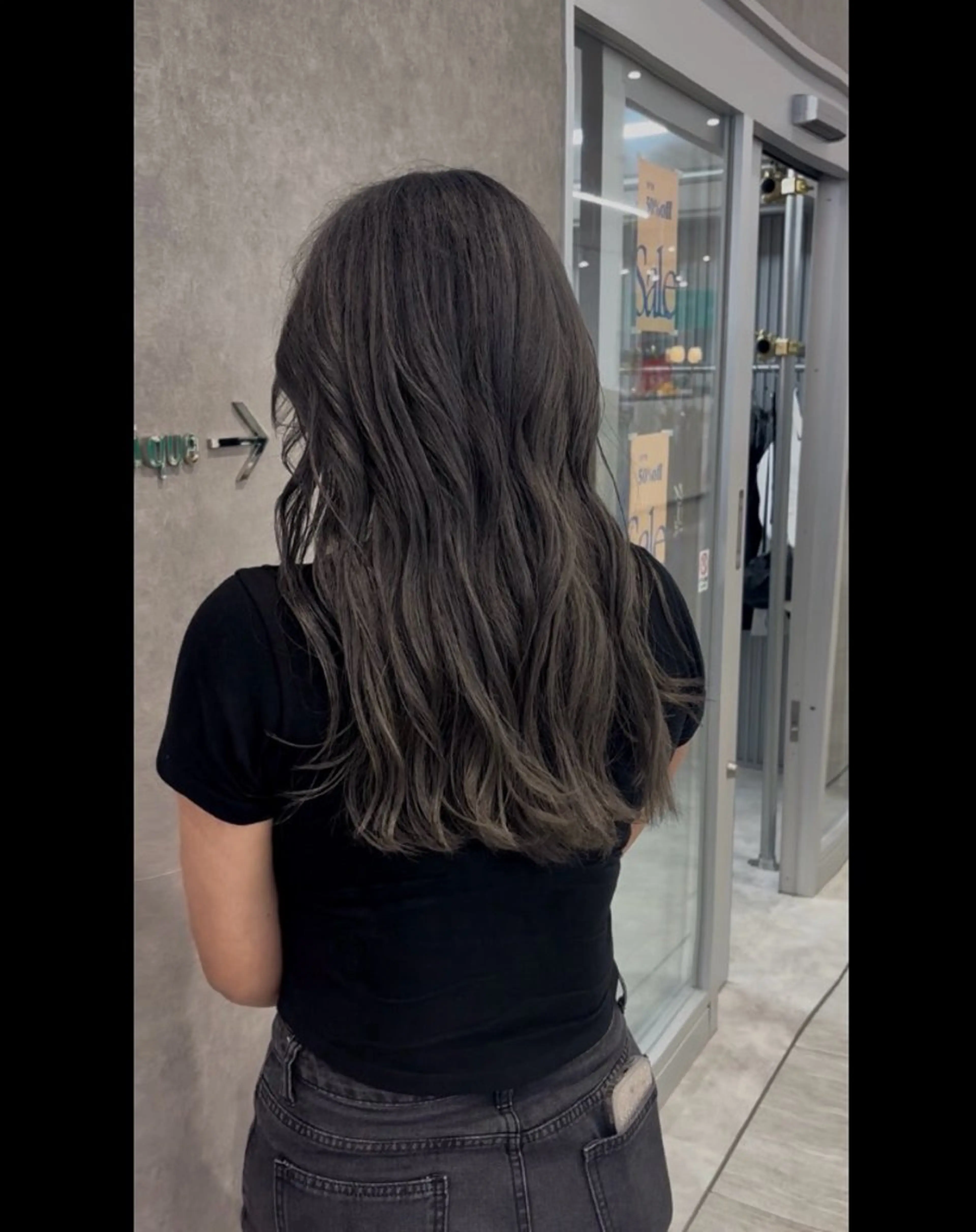 ロング ヘアカラー 中島 陽菜のヘアスタイル