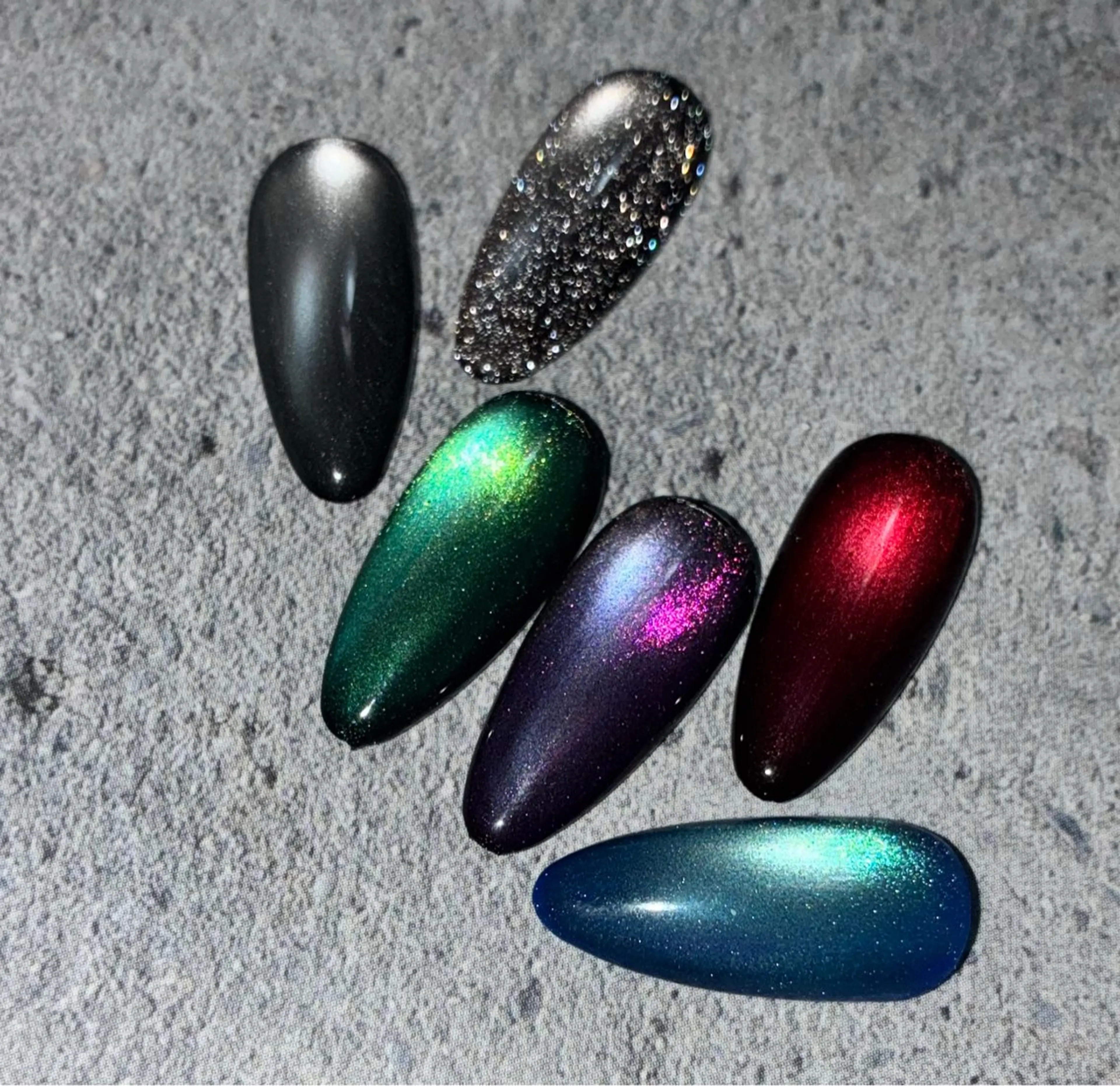 ネイル マグネットネイル ハンドネイル -nailroom- familiaのネイルデザイン