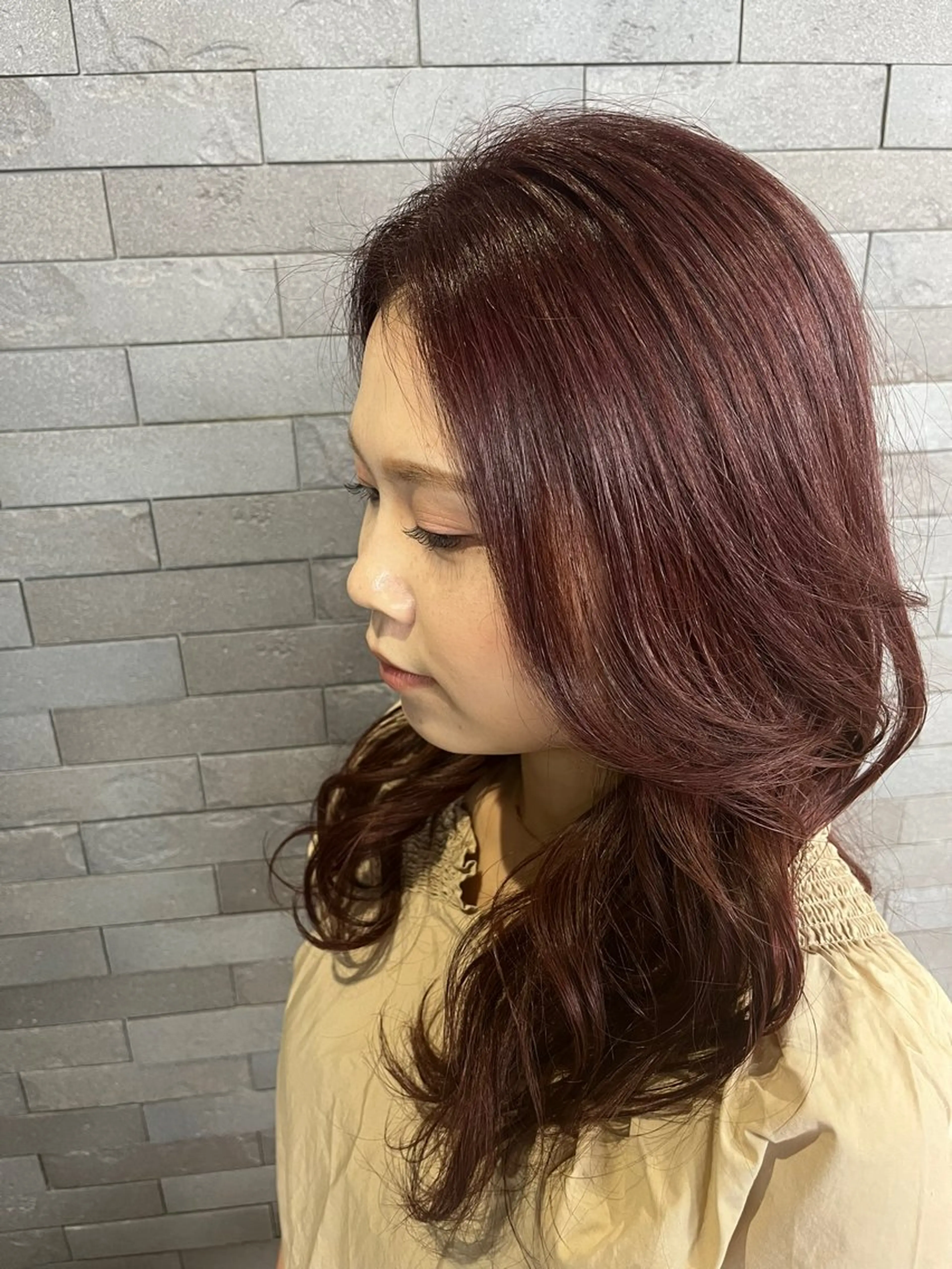 セミロング カラー ブリーチ カシス ハイトーンカラー ブリーチなしカラー レッドカラー カット ヘアカラー パーマ Asher所属・浜松街中/駐車場有 マンツーマン小畑翔平のヘアスタイル