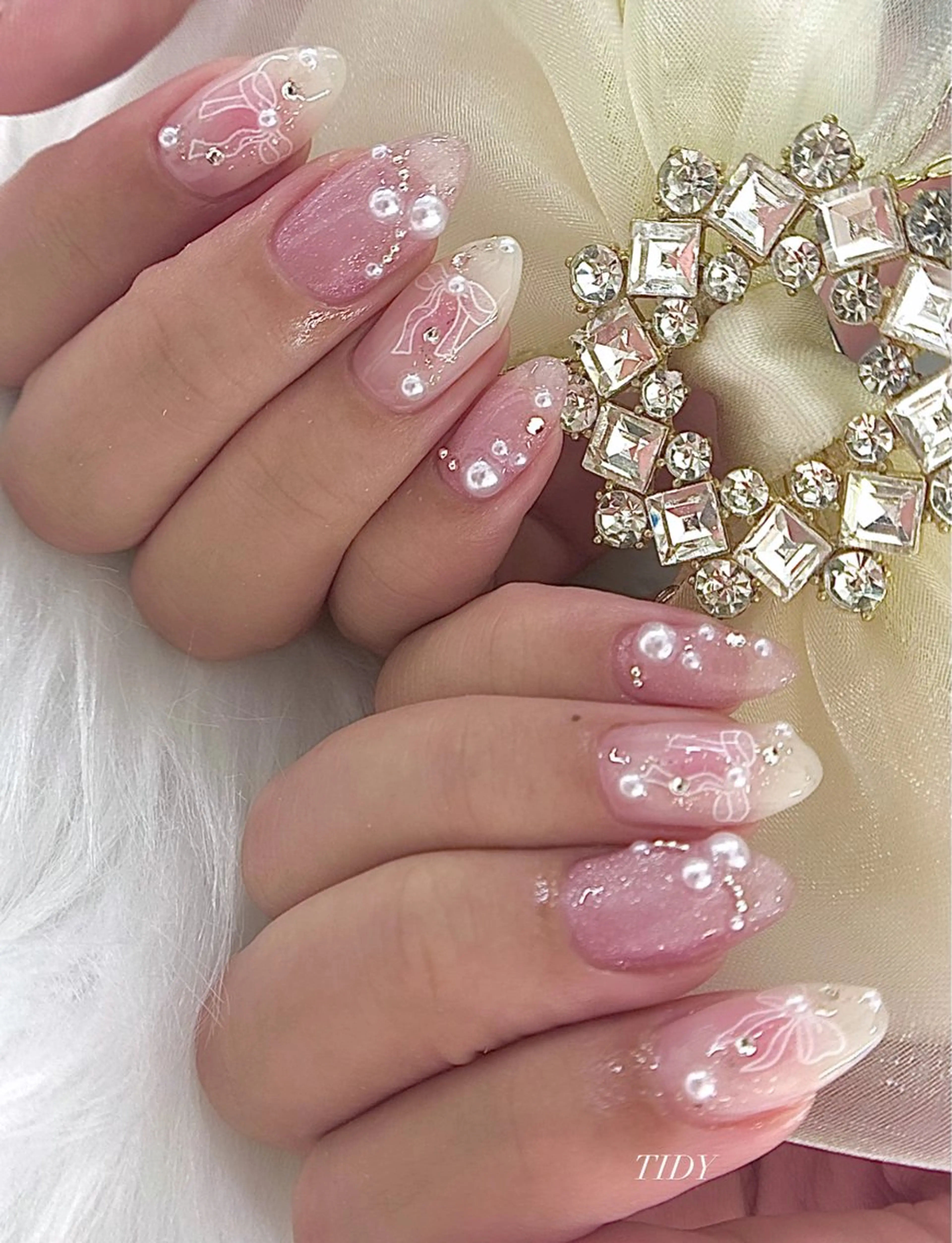 ネイル 長さ出し フットネイル ジェルネイル キラキラネイル 韓国ネイル ハンドネイル TIDY .のネイルデザイン