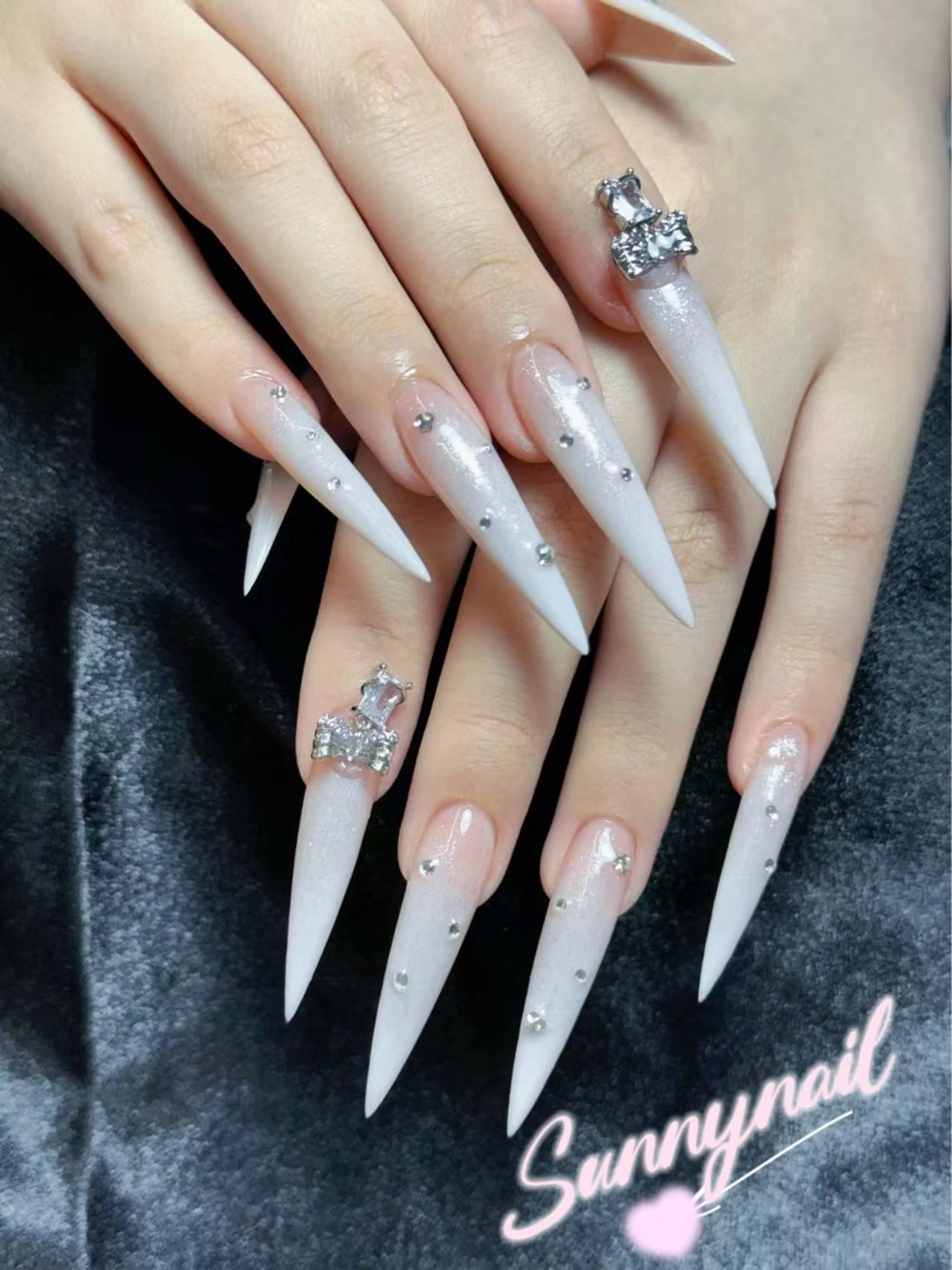 ネイル フットネイル ジェルネイル グラデーション キラキラネイル ラメ(グリッター) ハンドネイル ハンドケア sunnynail 小桃のネイルデザイン