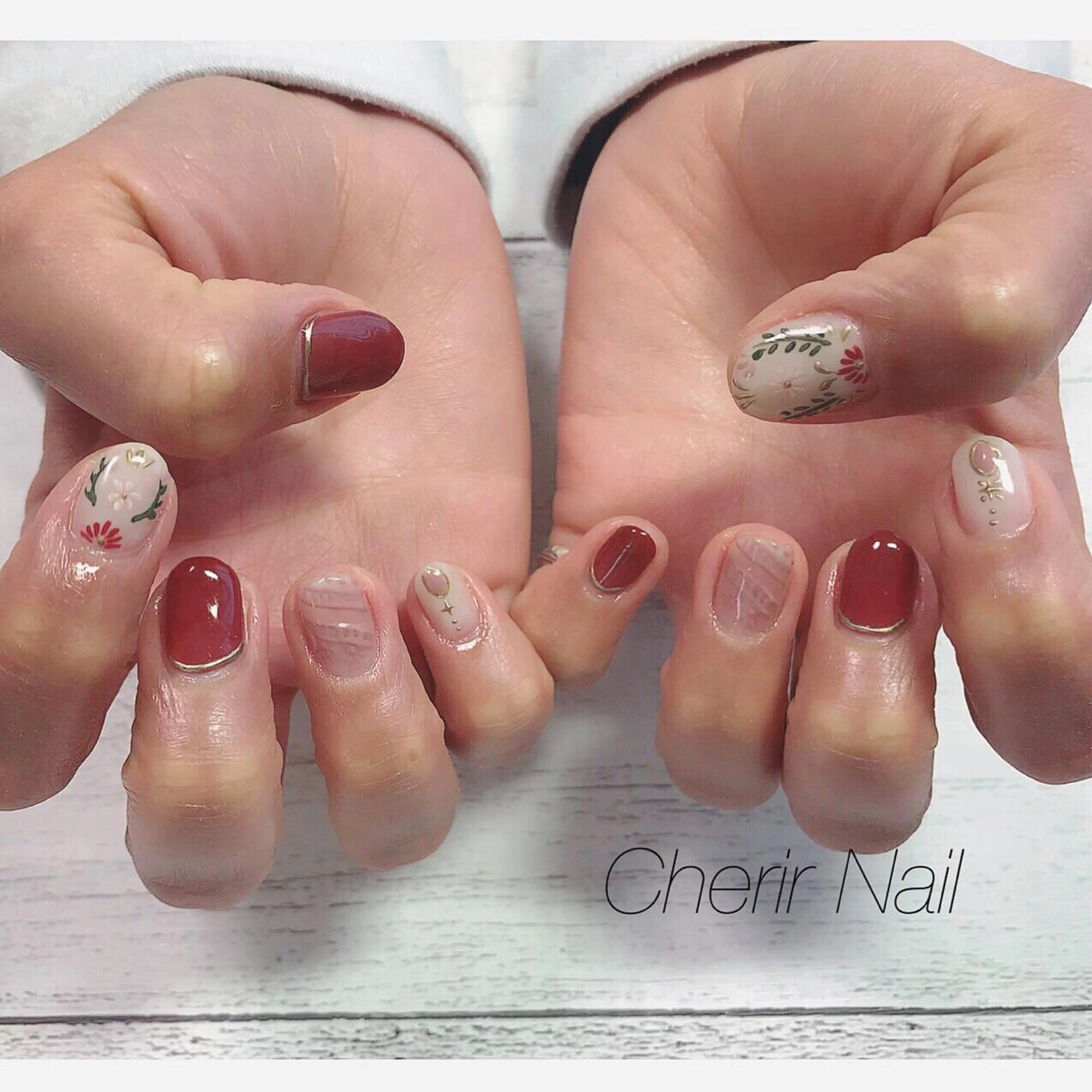 ネイル アートネイル フラワーネイル ニュアンスネイル 赤色 ショートネイル Cherirnail kaoriのネイルデザイン