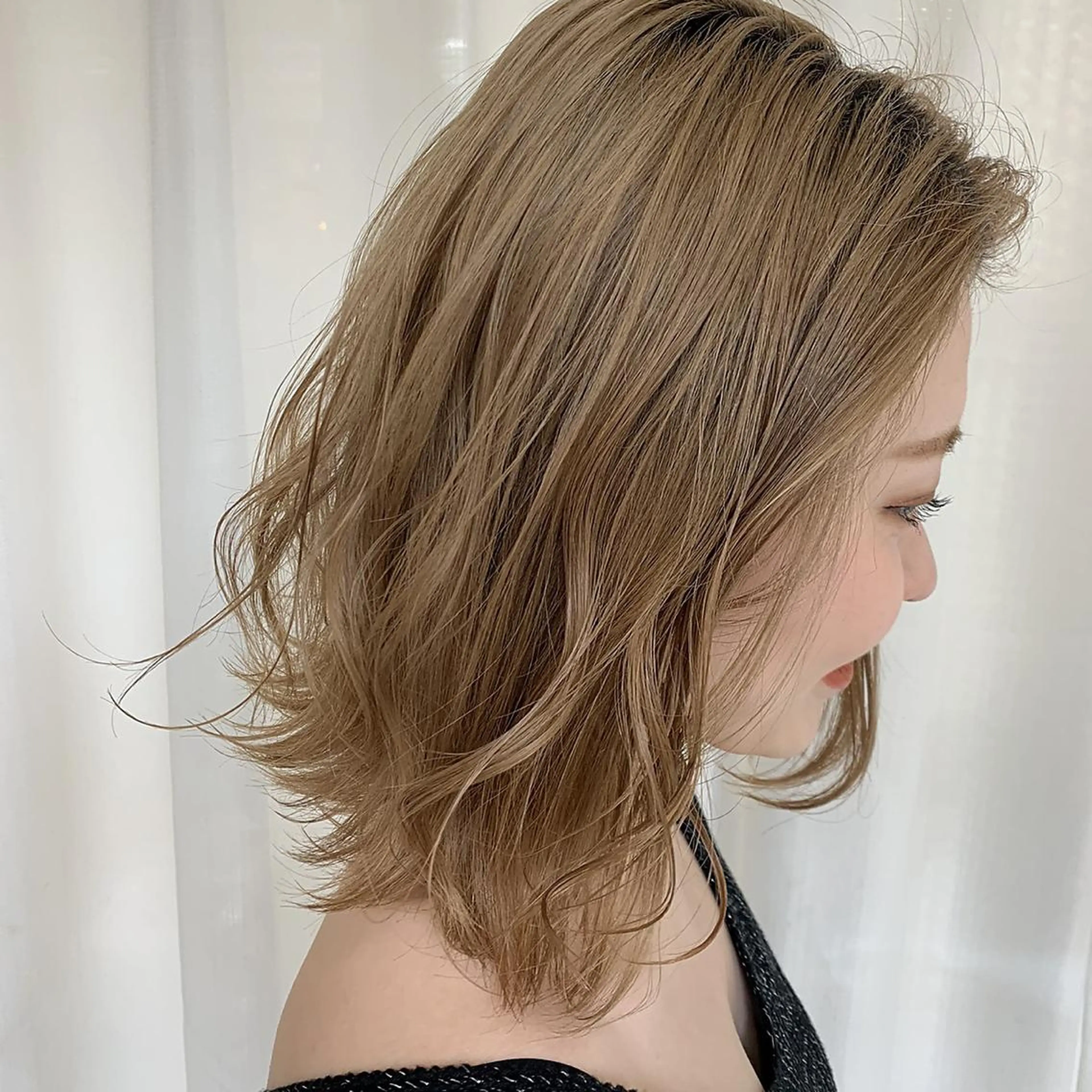 ミディアム カラー ヘアアレンジ アッシュ アッシュブラウン ブラウンカラー 外ハネヘア 福壽 優奈のヘアスタイル