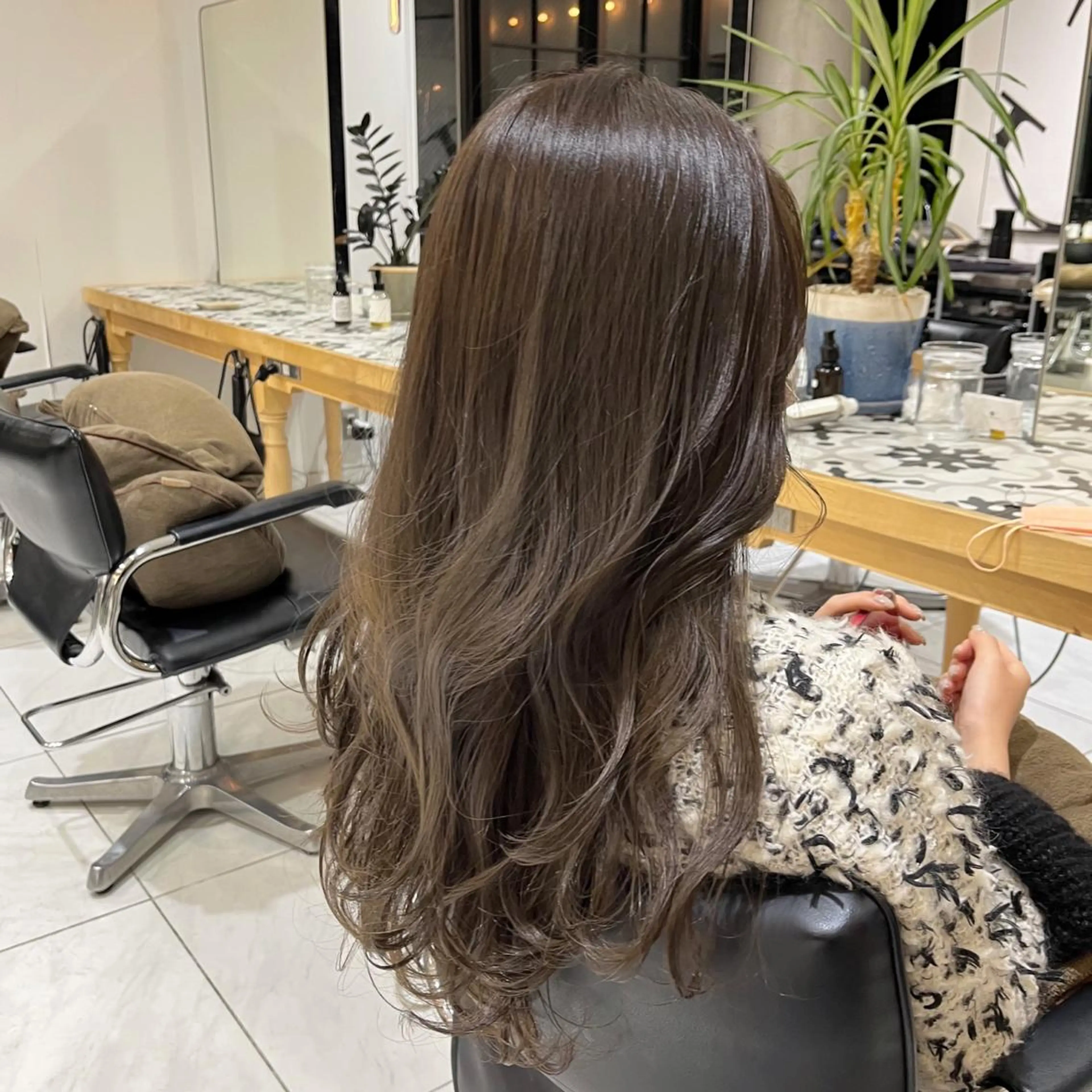 ロング カラー ナミ🩶暗髪/暖色 ❤️/透明感/縮毛のヘアスタイル