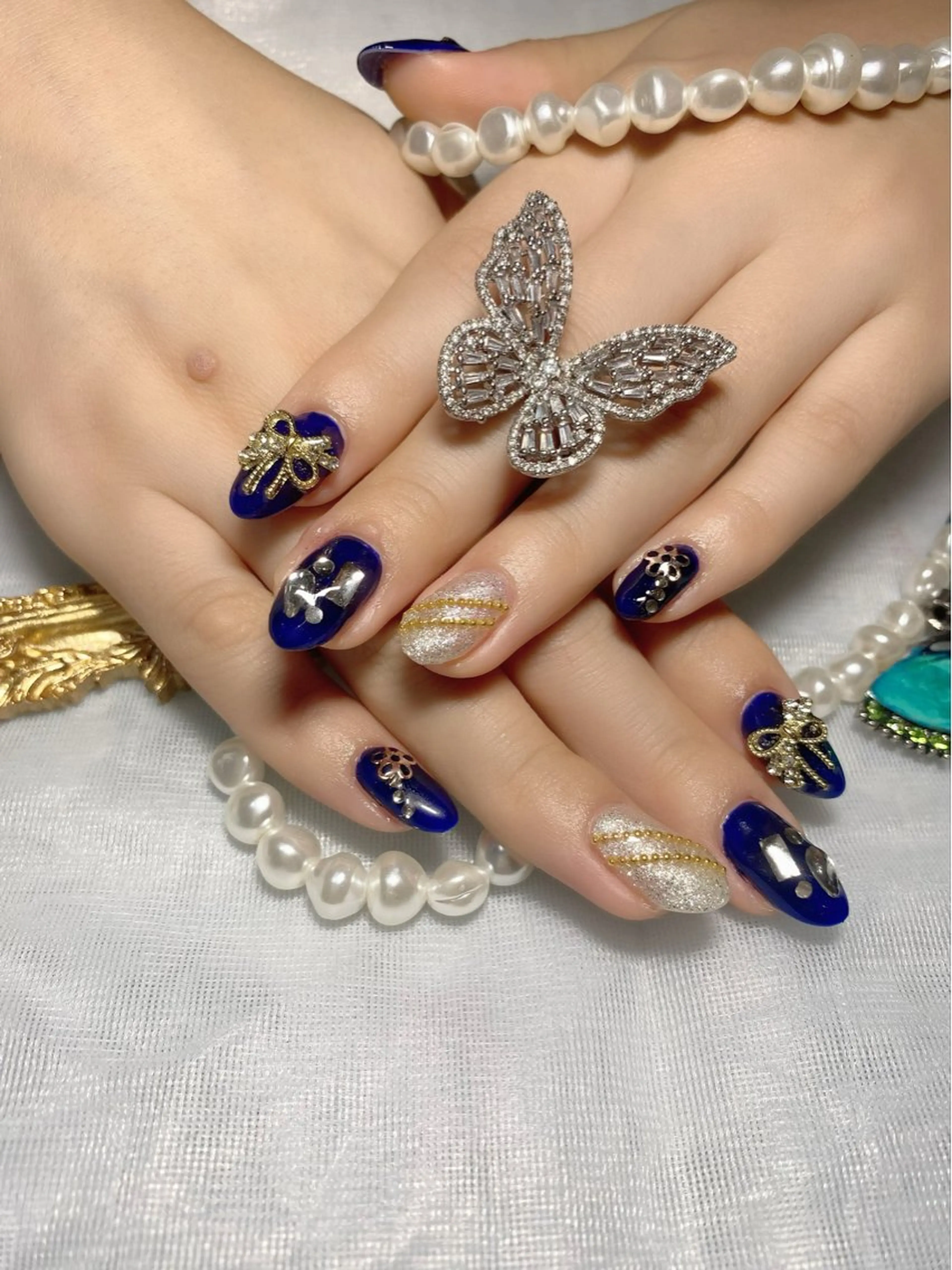 ネイル ストーンネイル ネイルチップ Hi Beauty 渋谷(ネイル、ハイパーナイフ6、脂肪れいきゃく、マッサージ&エステサロン)所属・Hi beauty 渋谷のネイルデザイン