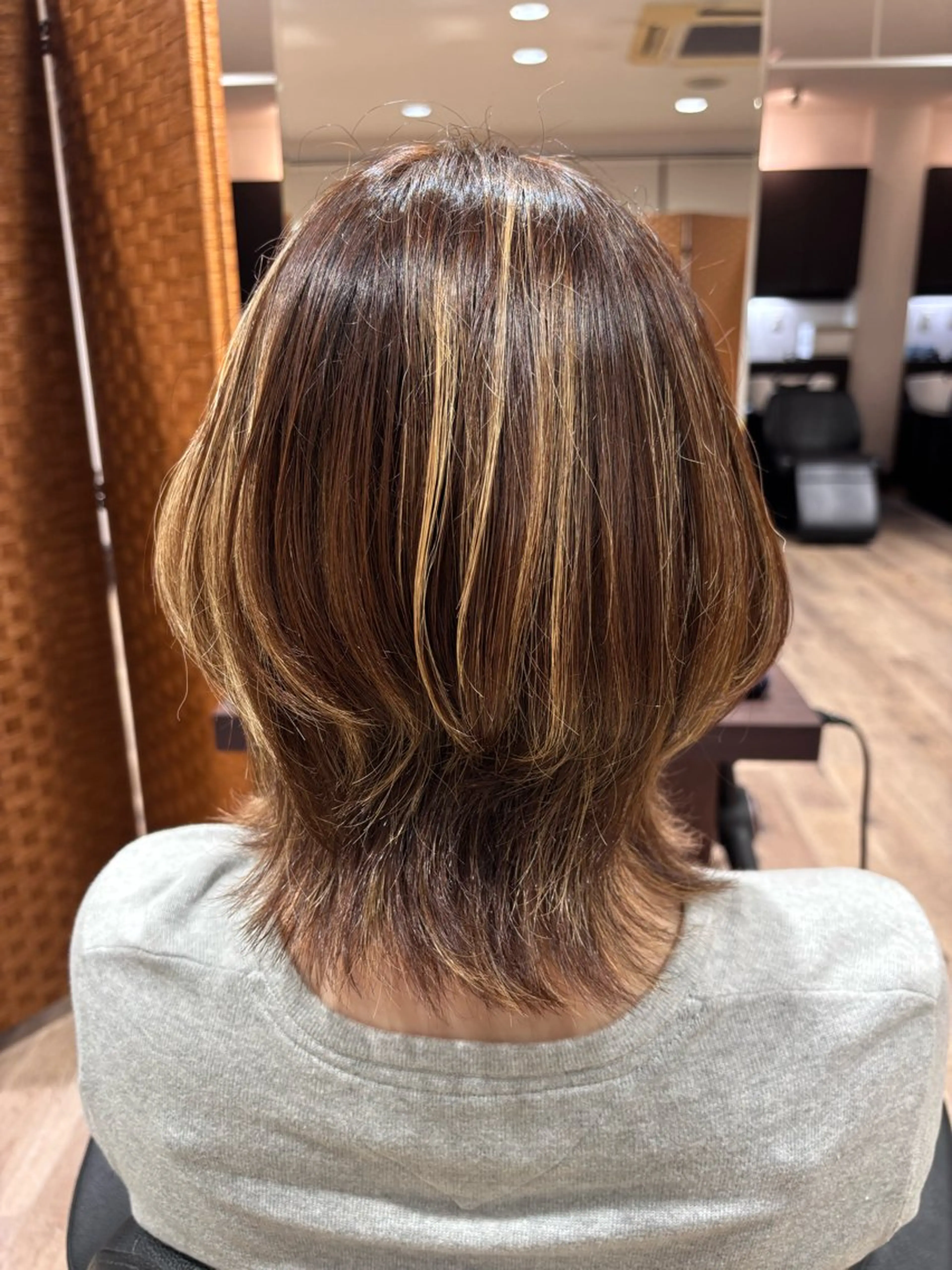 ミディアム STROKE 玲菜のヘアスタイル