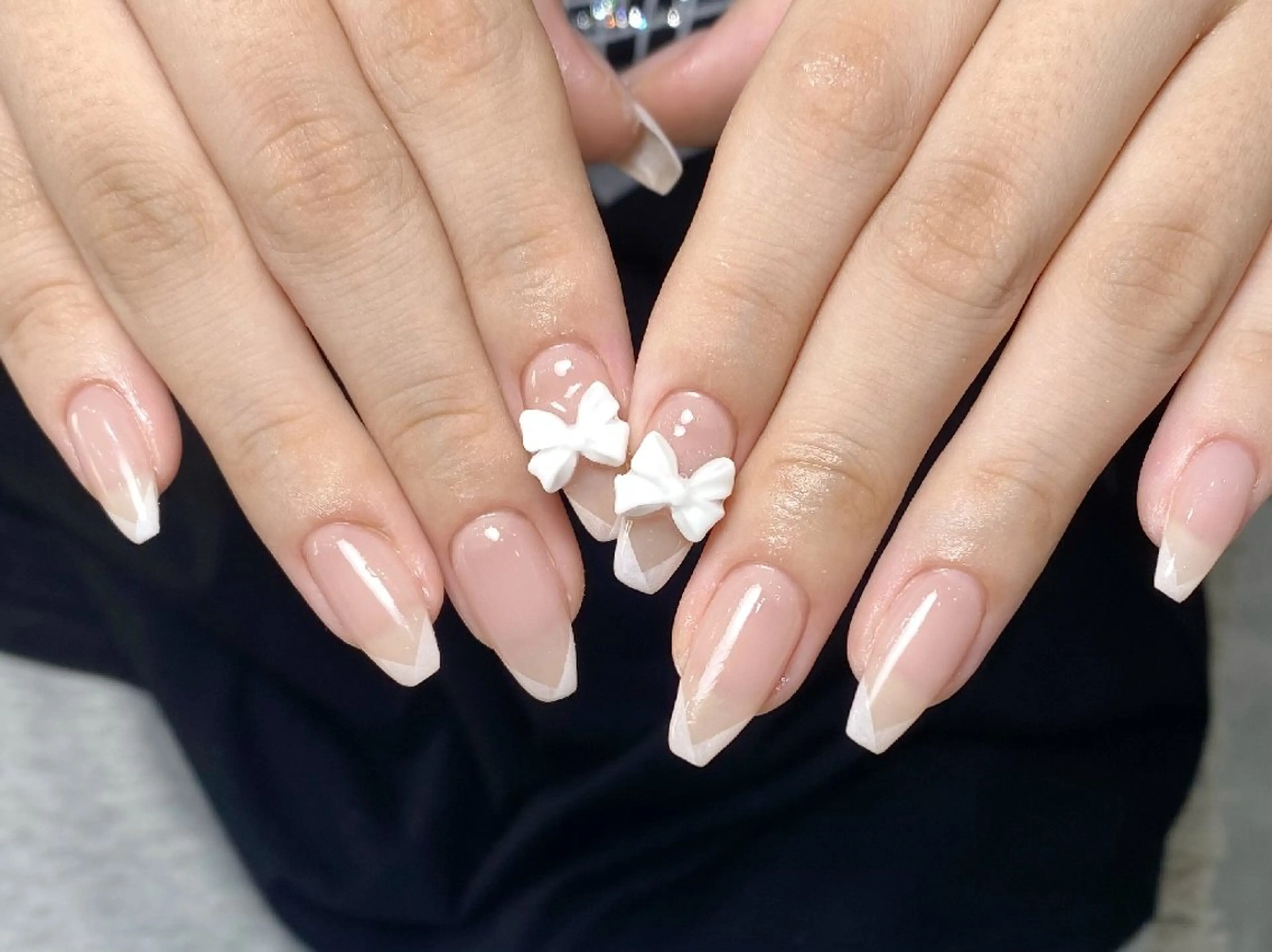 ネイル チークネイル フレンチネイル ジェルネイル ガーリー キラキラネイル ハンドネイル UM Nail Salonのネイルデザイン