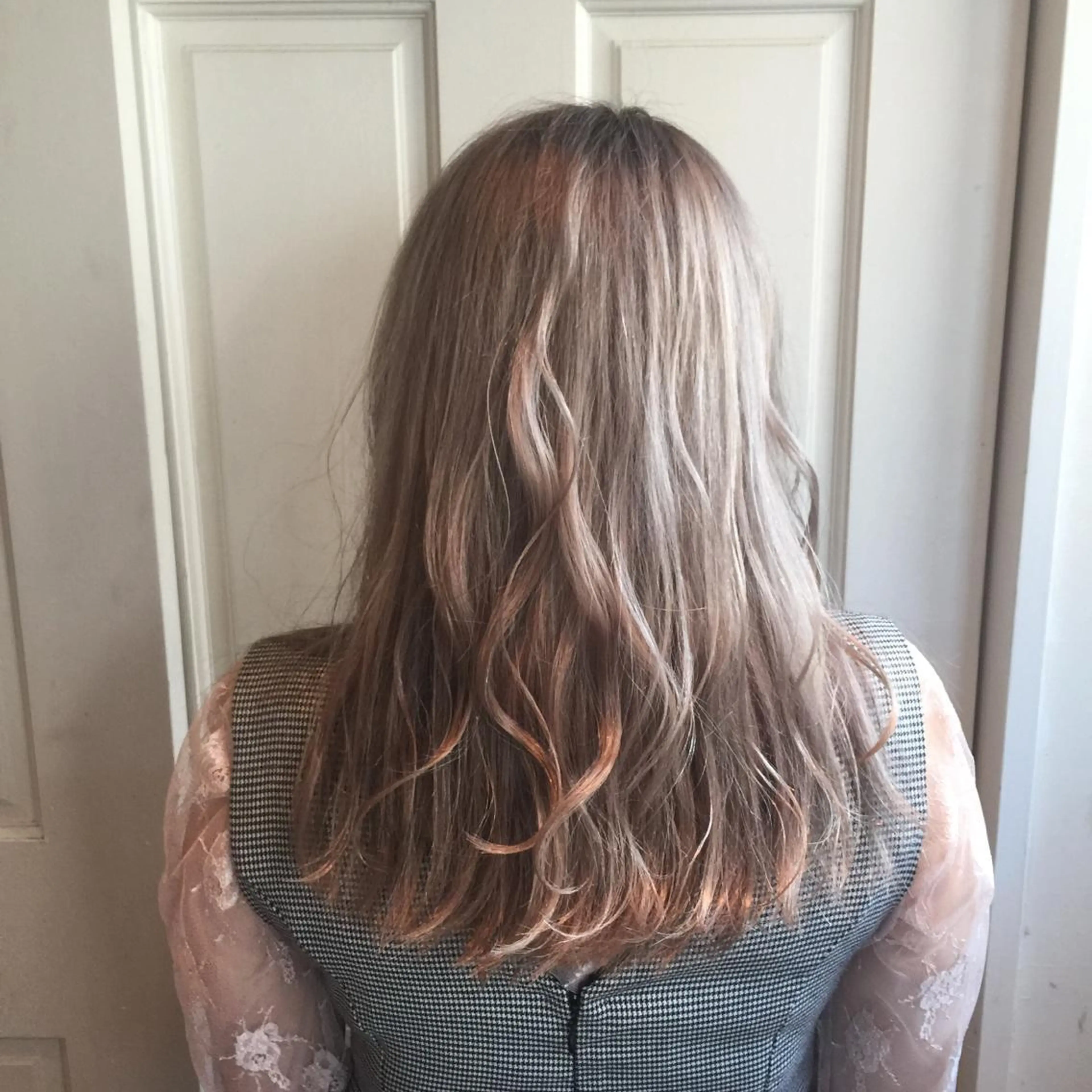 セミロング カット ヘアカラー トリートメント ホワイト&レイヤーカ ットエクステ長畠俊輔のヘアスタイル