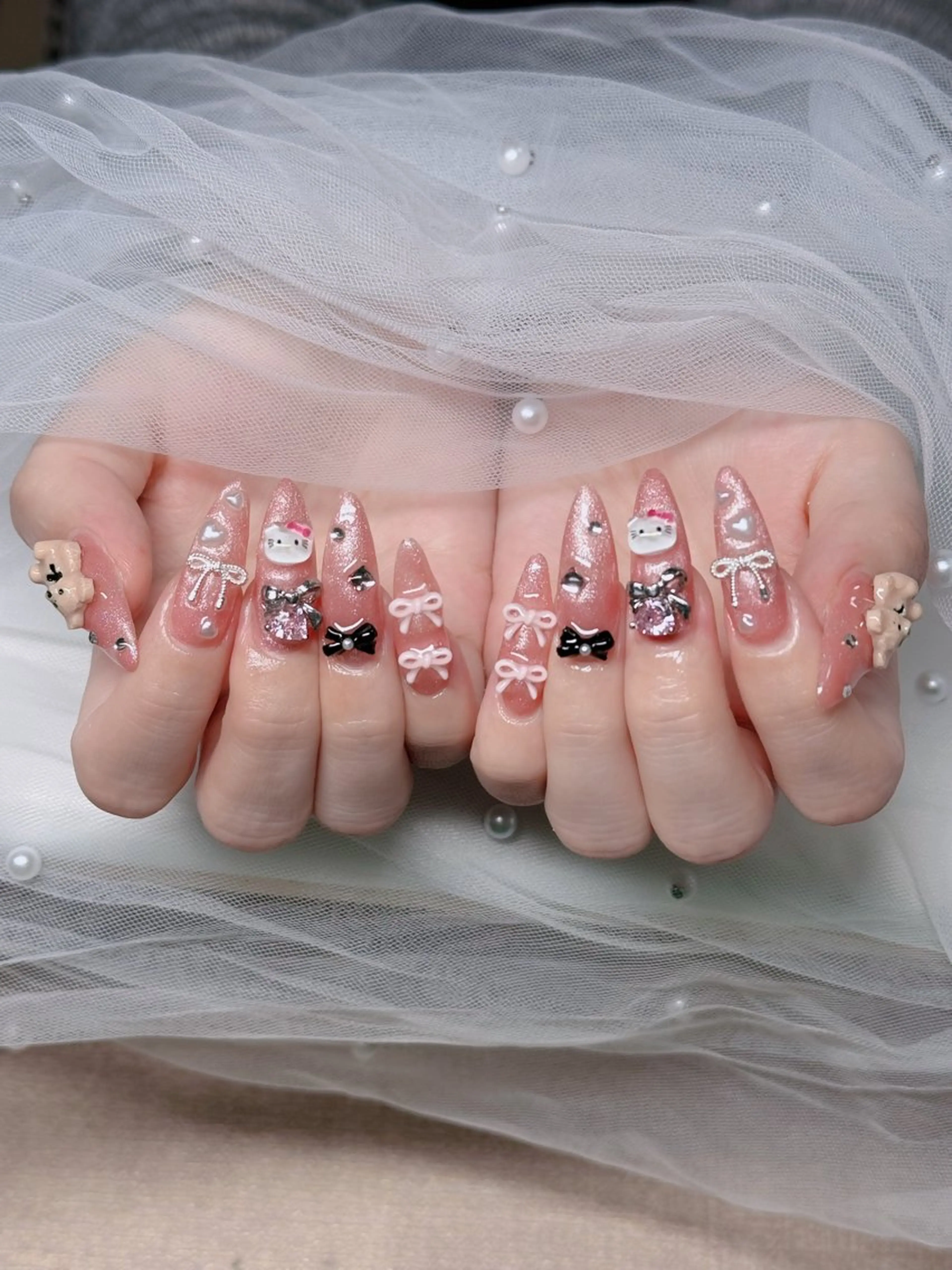 ネイル オーロラネイル フレンチネイル ジェルネイル ハロウィン キラキラネイル H.baby Nail Salonのネイルデザイン