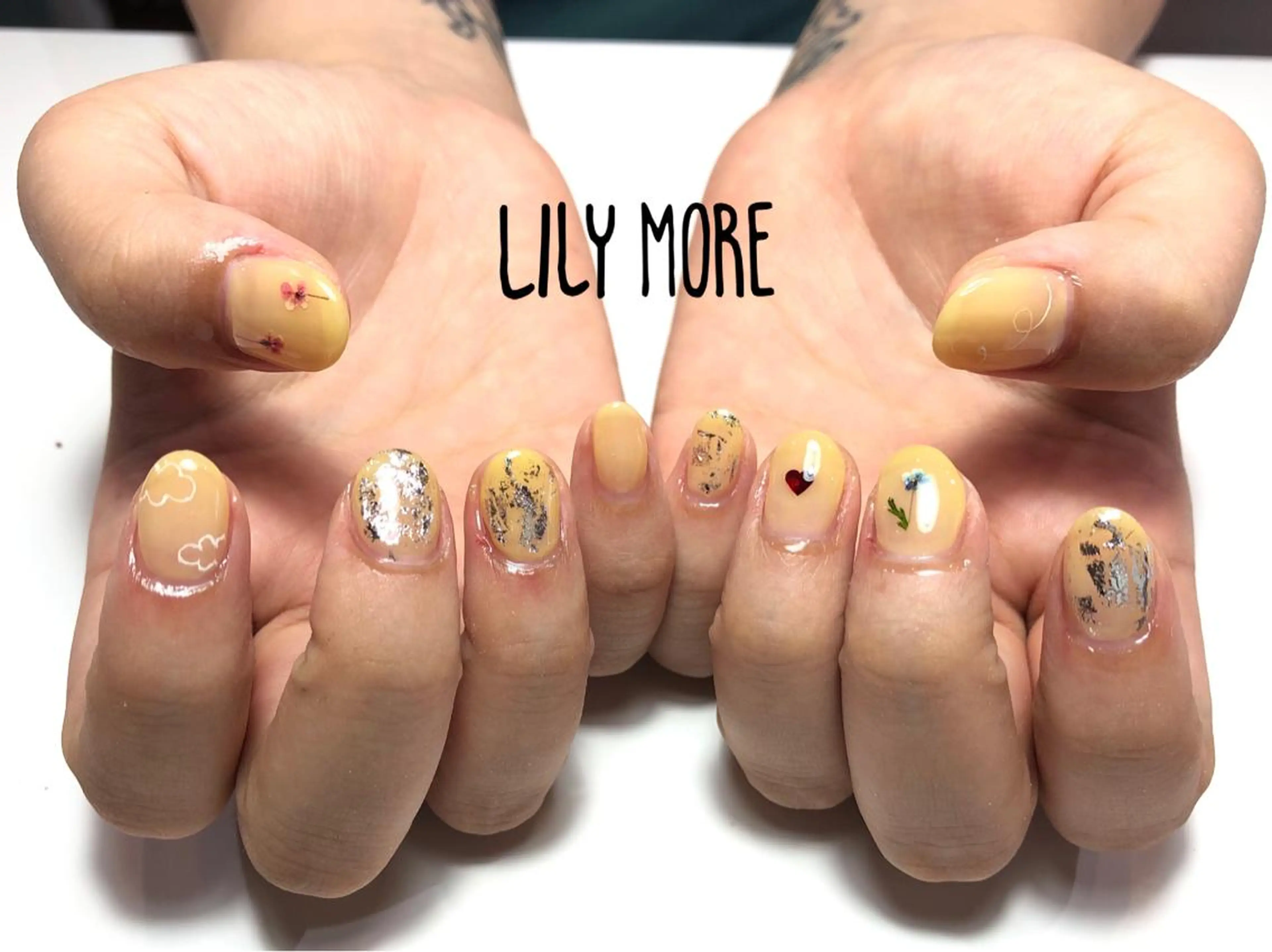 ネイル フラワーネイル グラデーション Lily closetのネイルデザイン