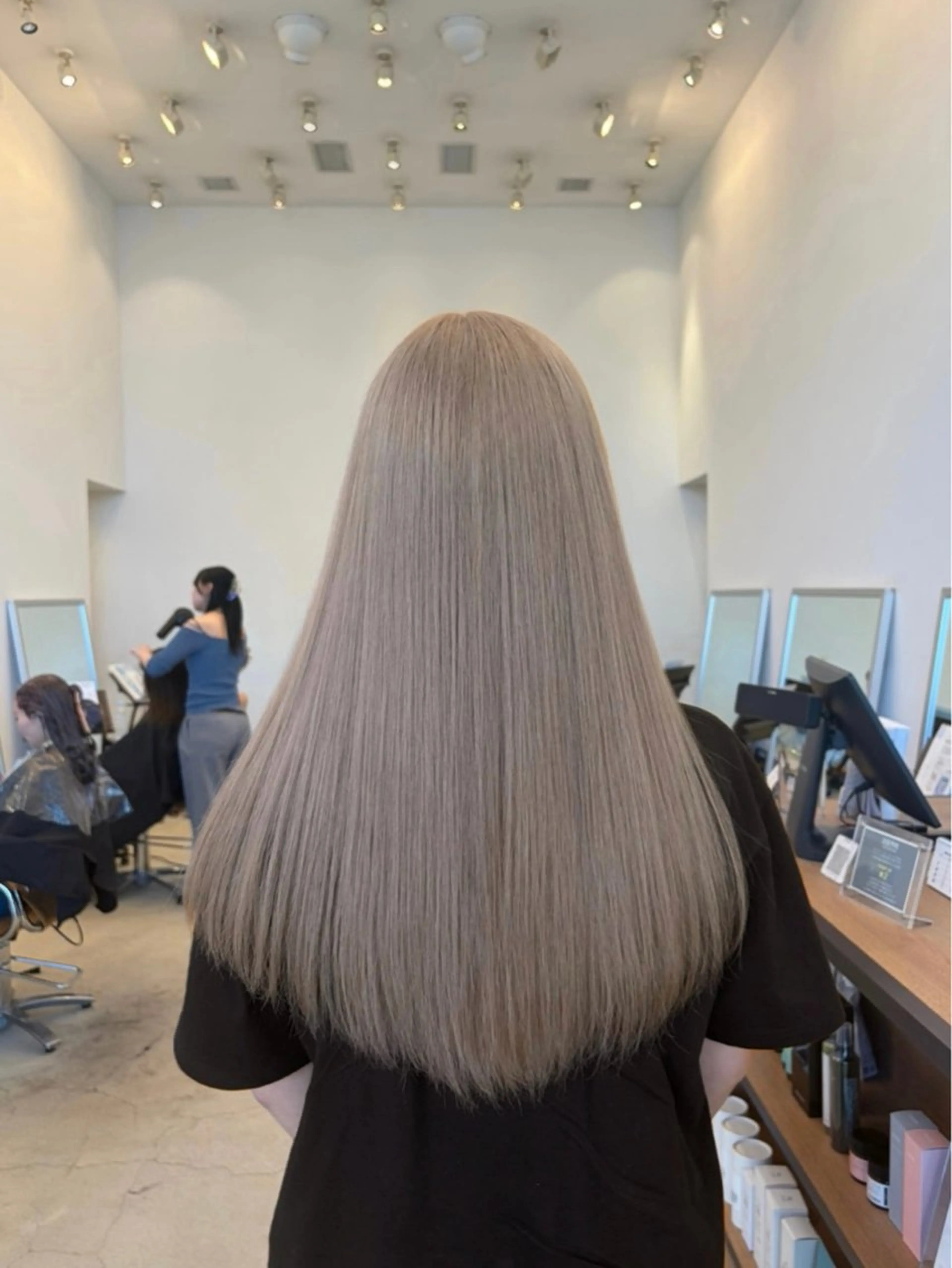 ロング ヘアカラー 羽鳥 菜々子のヘアスタイル
