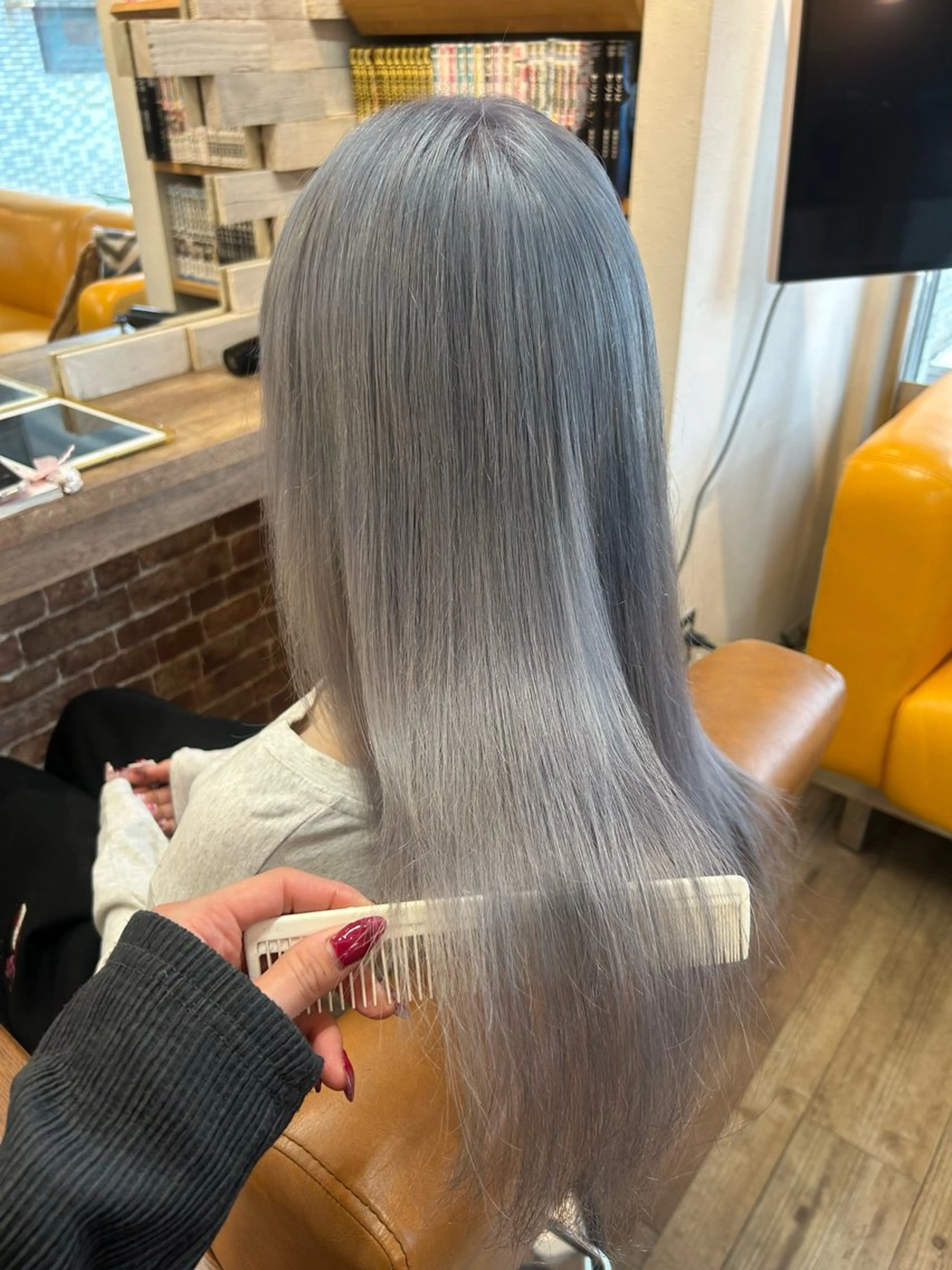 ロング カラー シルバー ホワイトシルバー ヘアカラー IMARI /のヘアスタイル