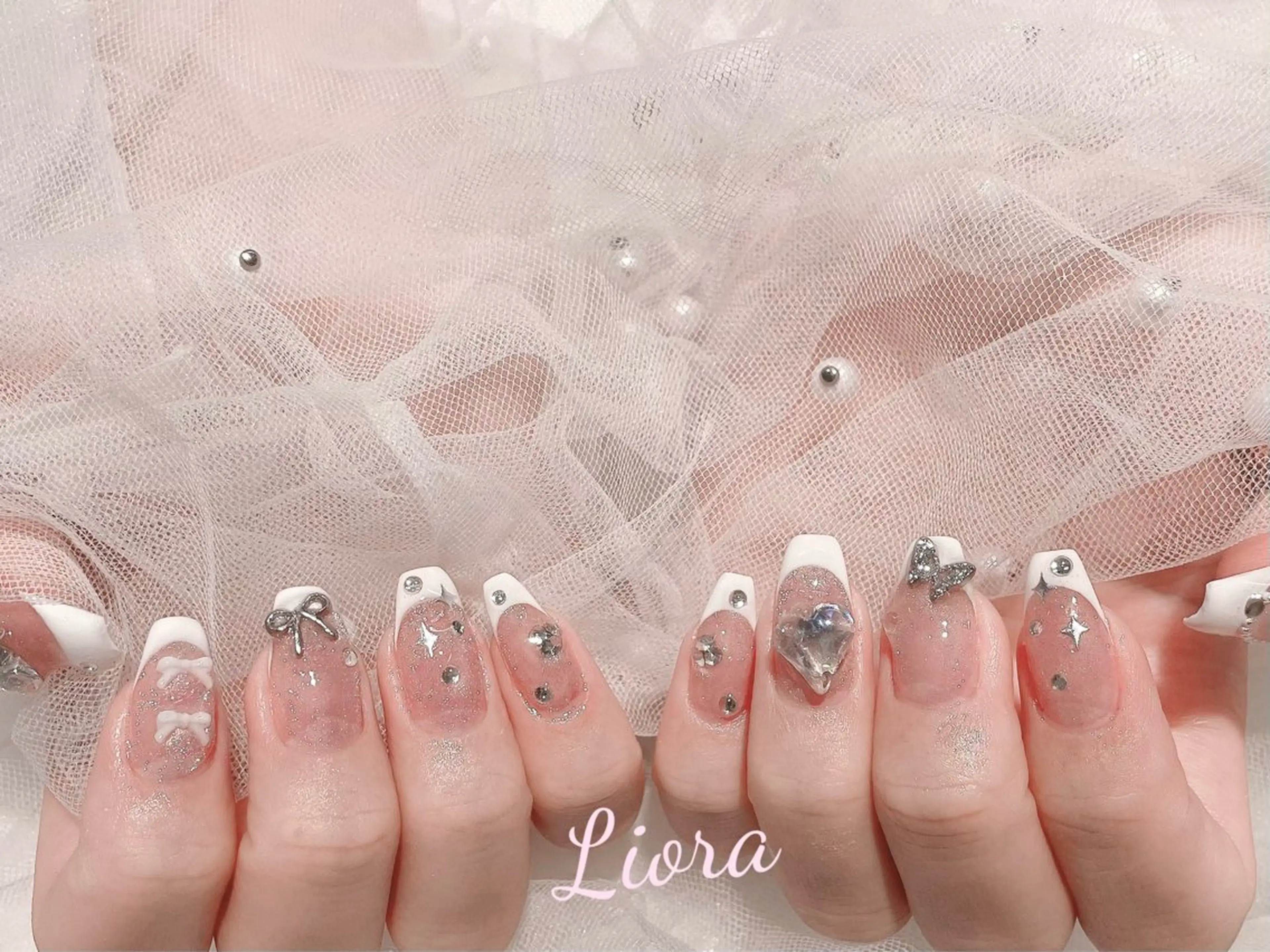 ネイル フレンチネイル ジェルネイル ガーリー グラデーション キラキラネイル Liora nail スカルプ専門店のネイルデザイン