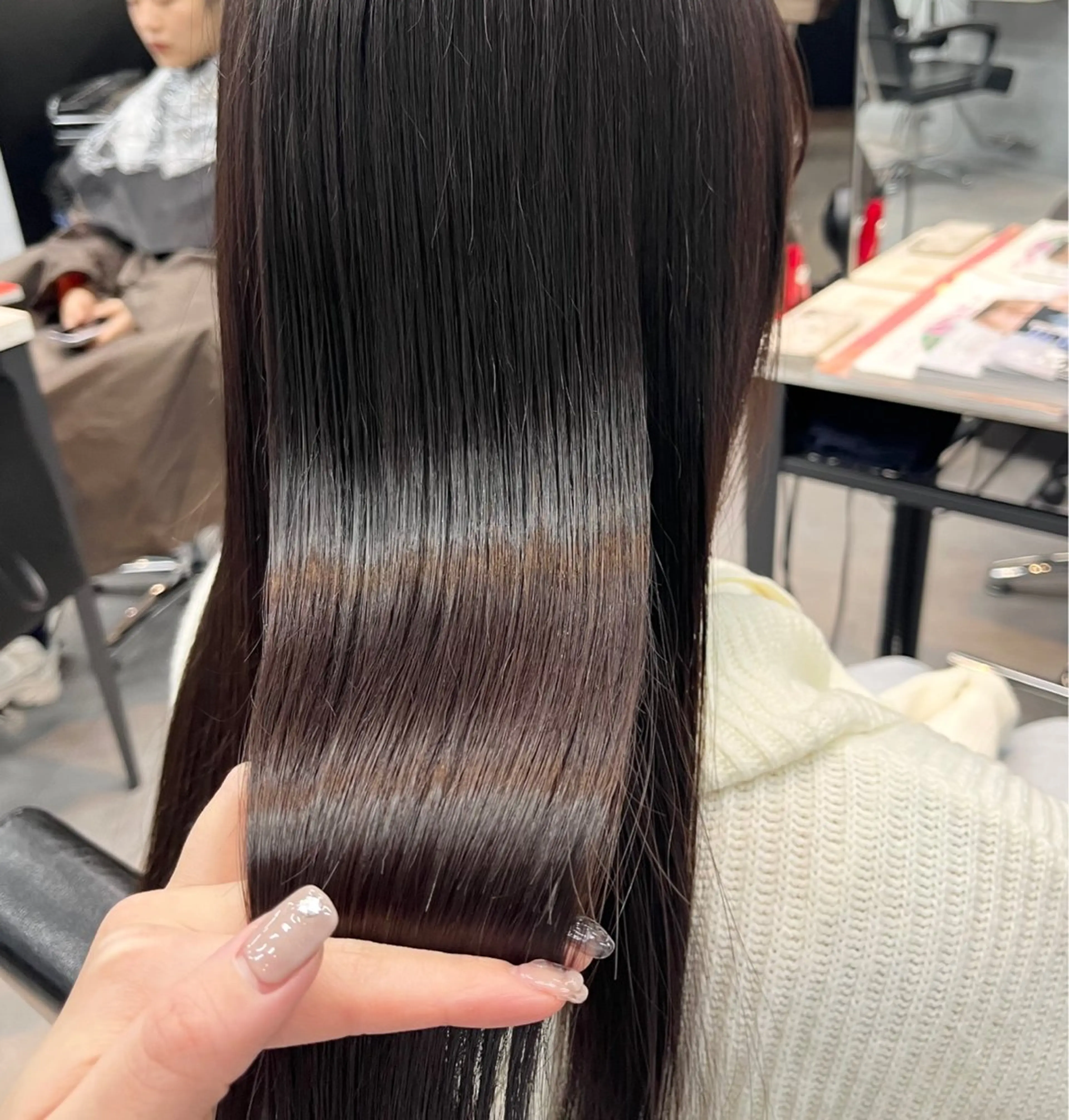 セミロング カラー カット ヘアカラー 縮毛矯正 🦩レイヤー|透明感 カラー🦩makoのヘアスタイル