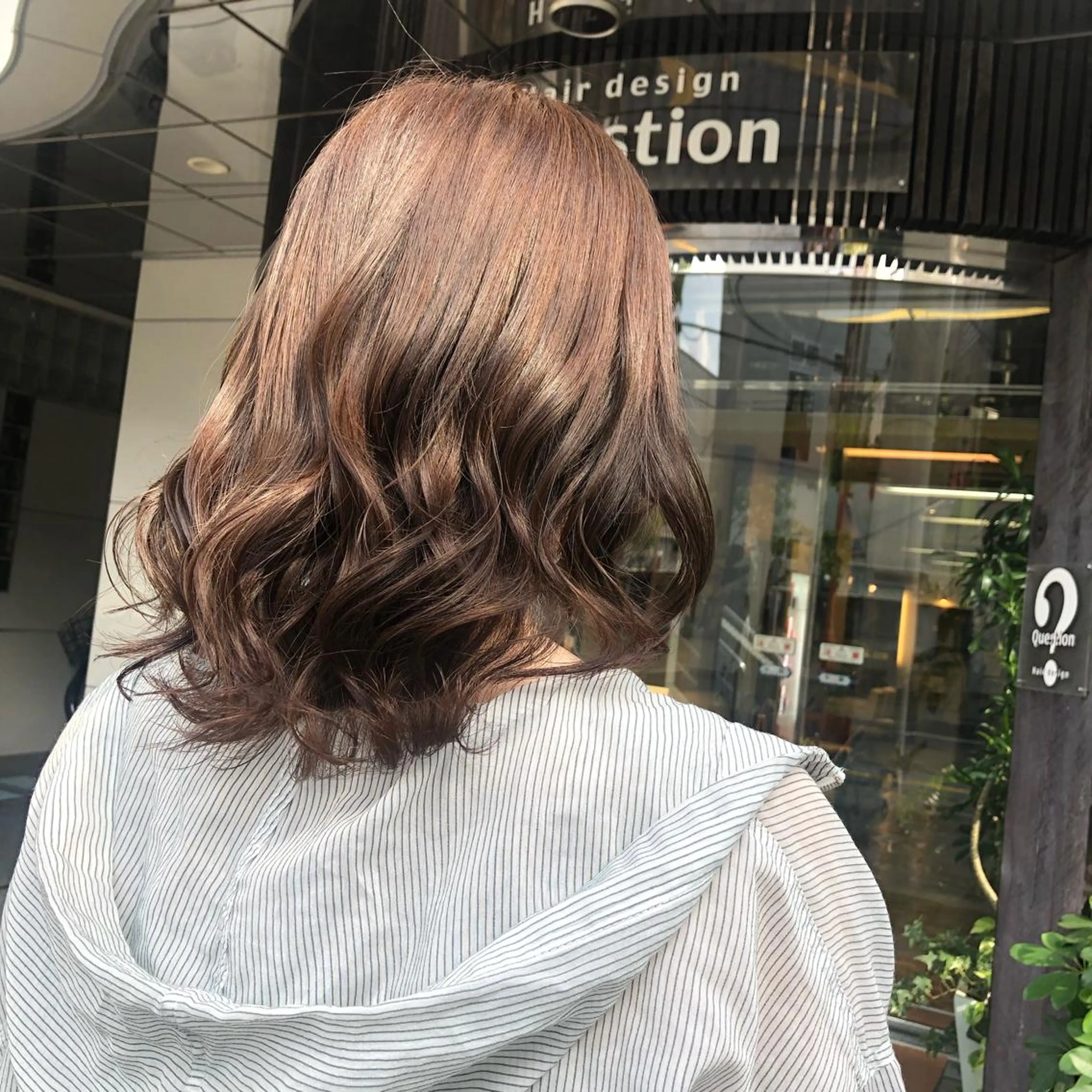 ミディアム カラー 山崎 絵莉香のヘアスタイル