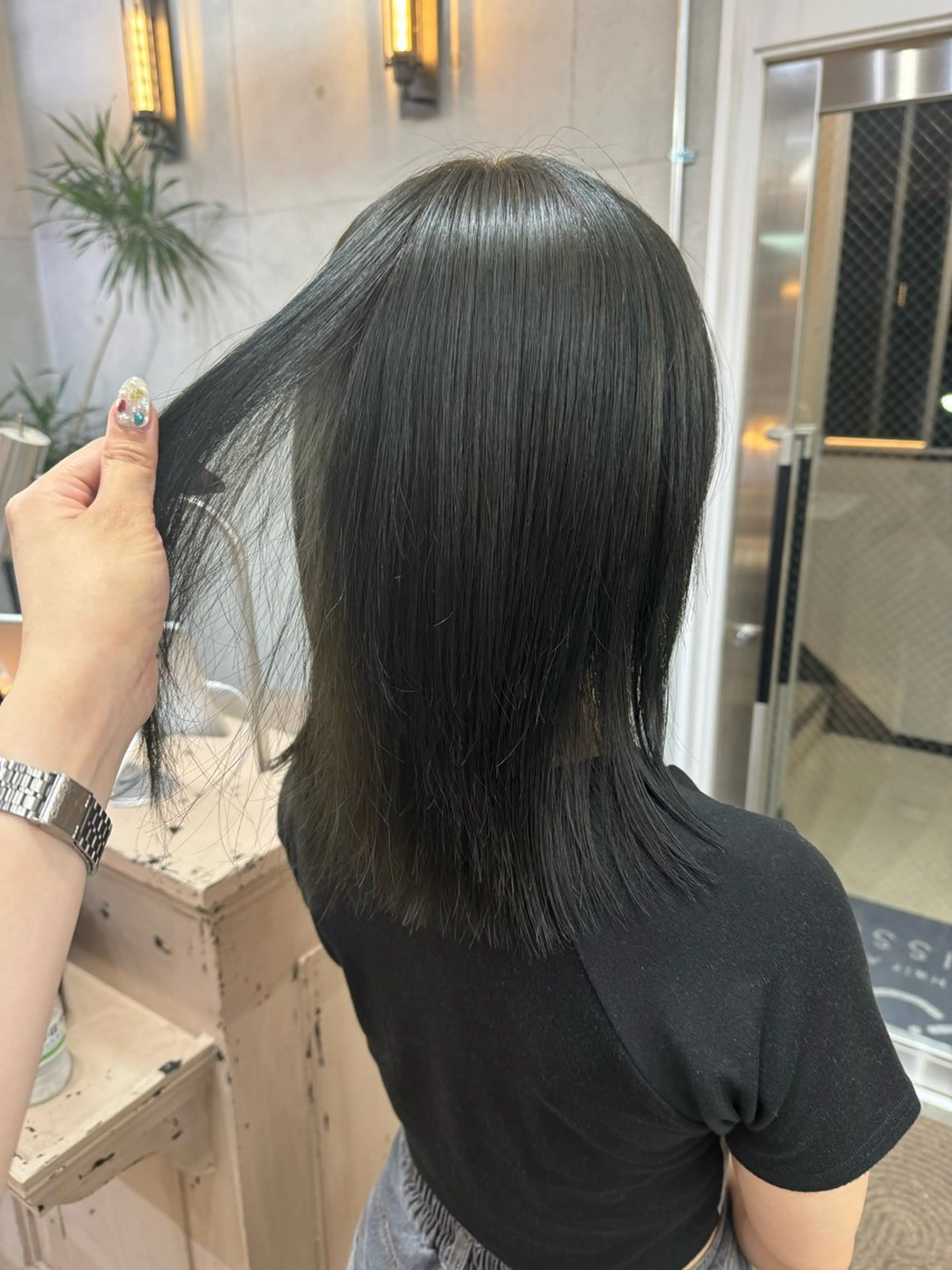 ミディアム カット ヘアカラー MIES amane(アマネ)のヘアスタイル